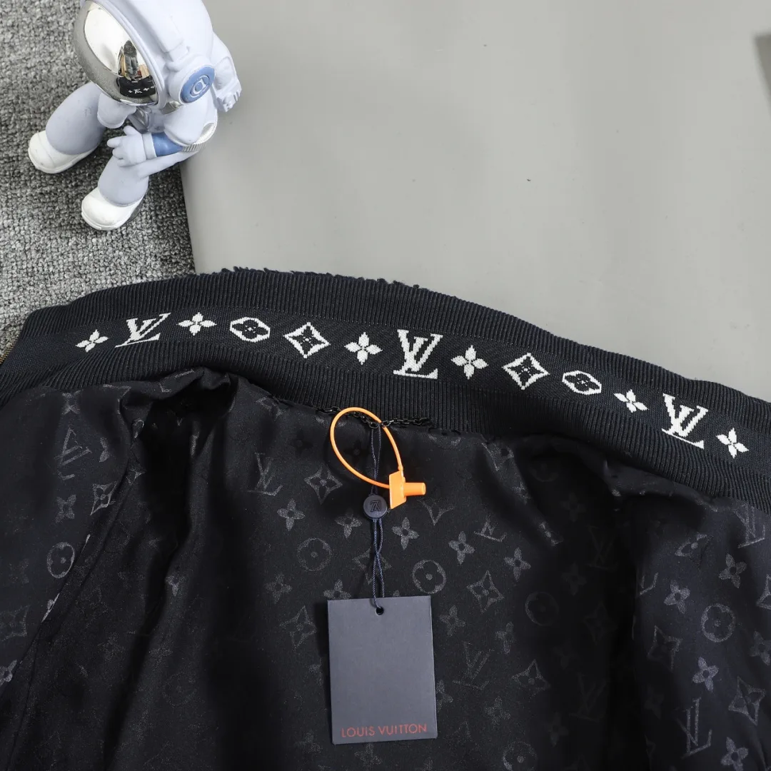 Куртки И Пуховики Женские Louis Vuitton 5379219