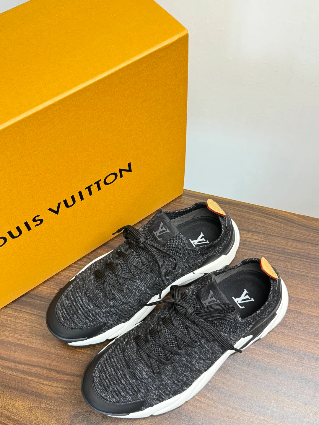 Кроссовки Мужские Louis Vuitton 19089413