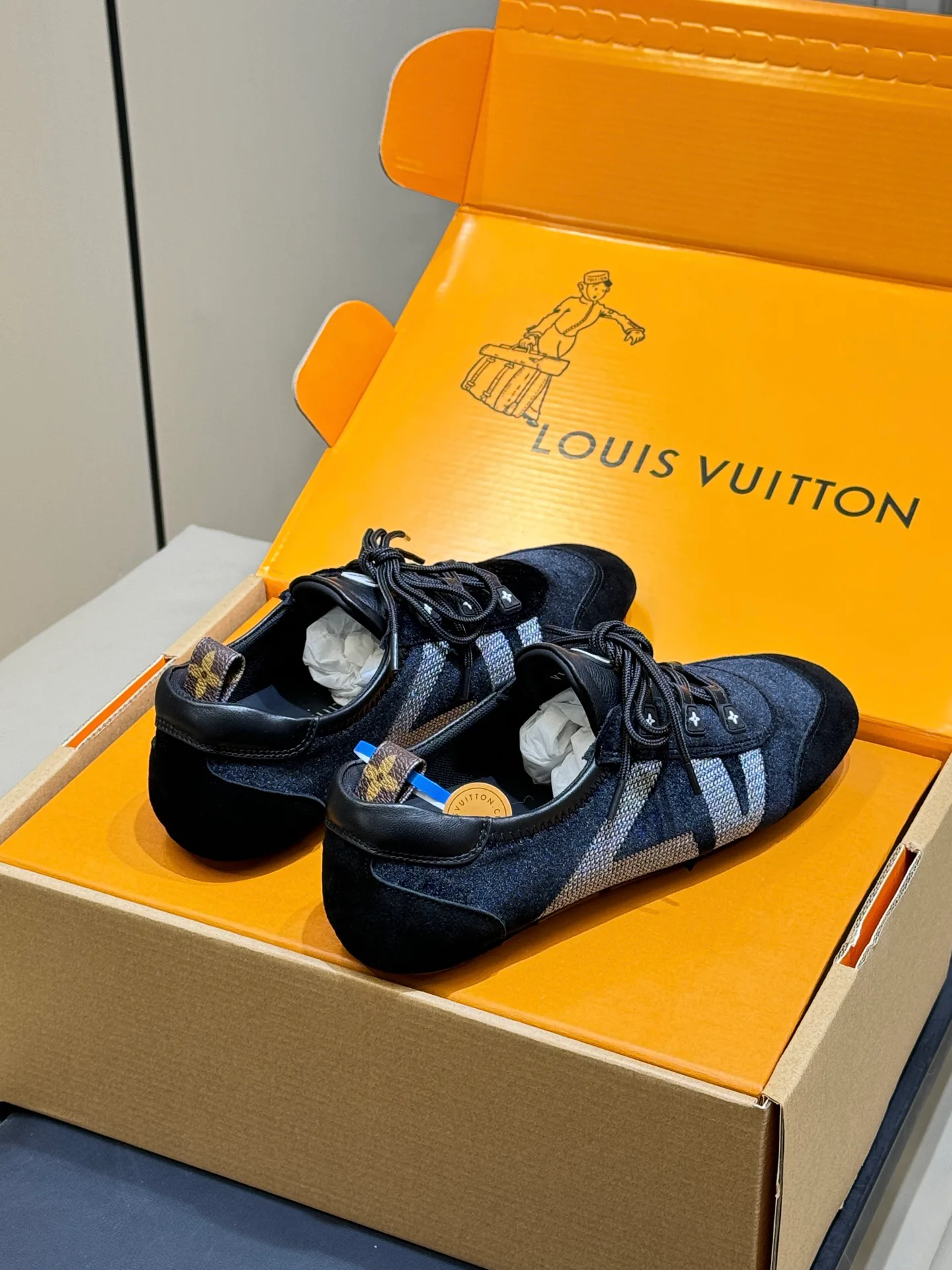 Кроссовки Женские Louis Vuitton 2768330