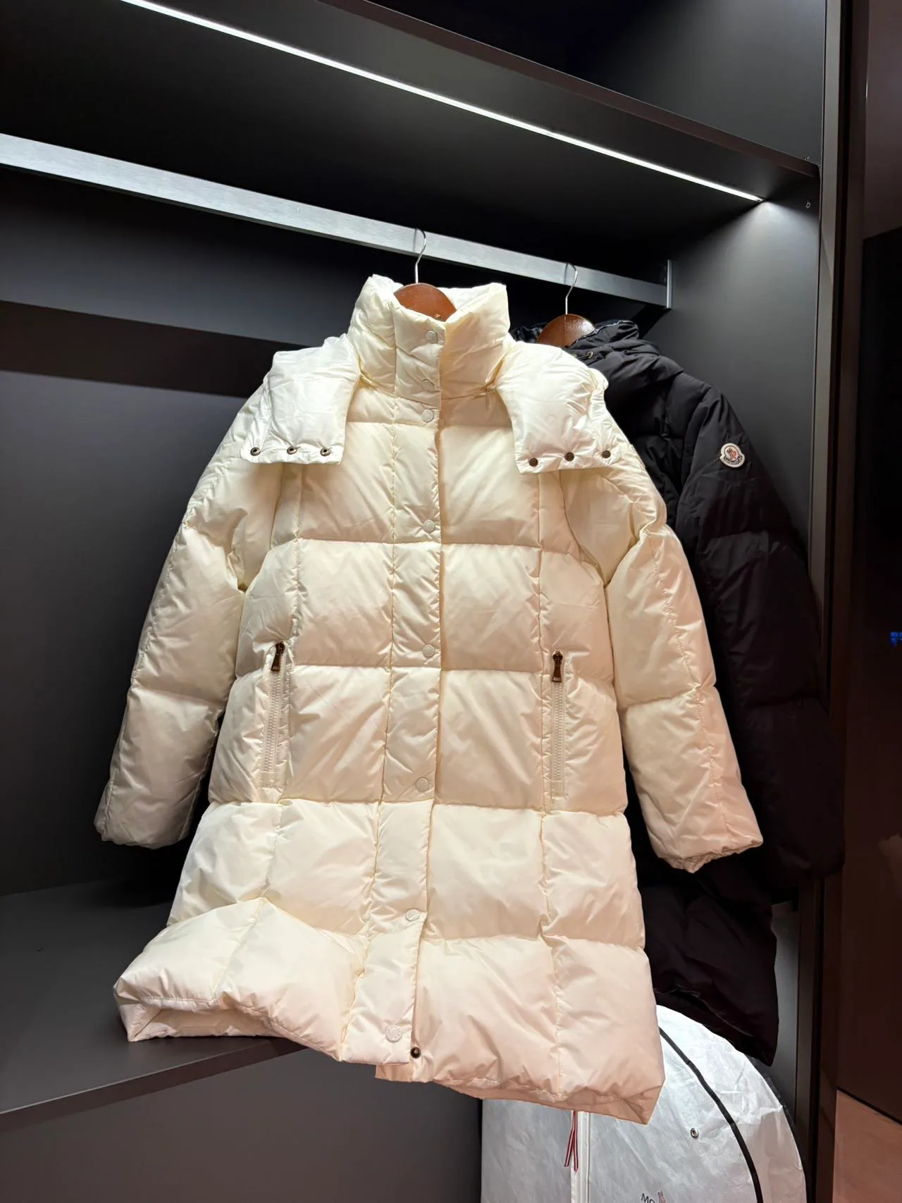 Куртки И Пуховики Женские Moncler 18599904
