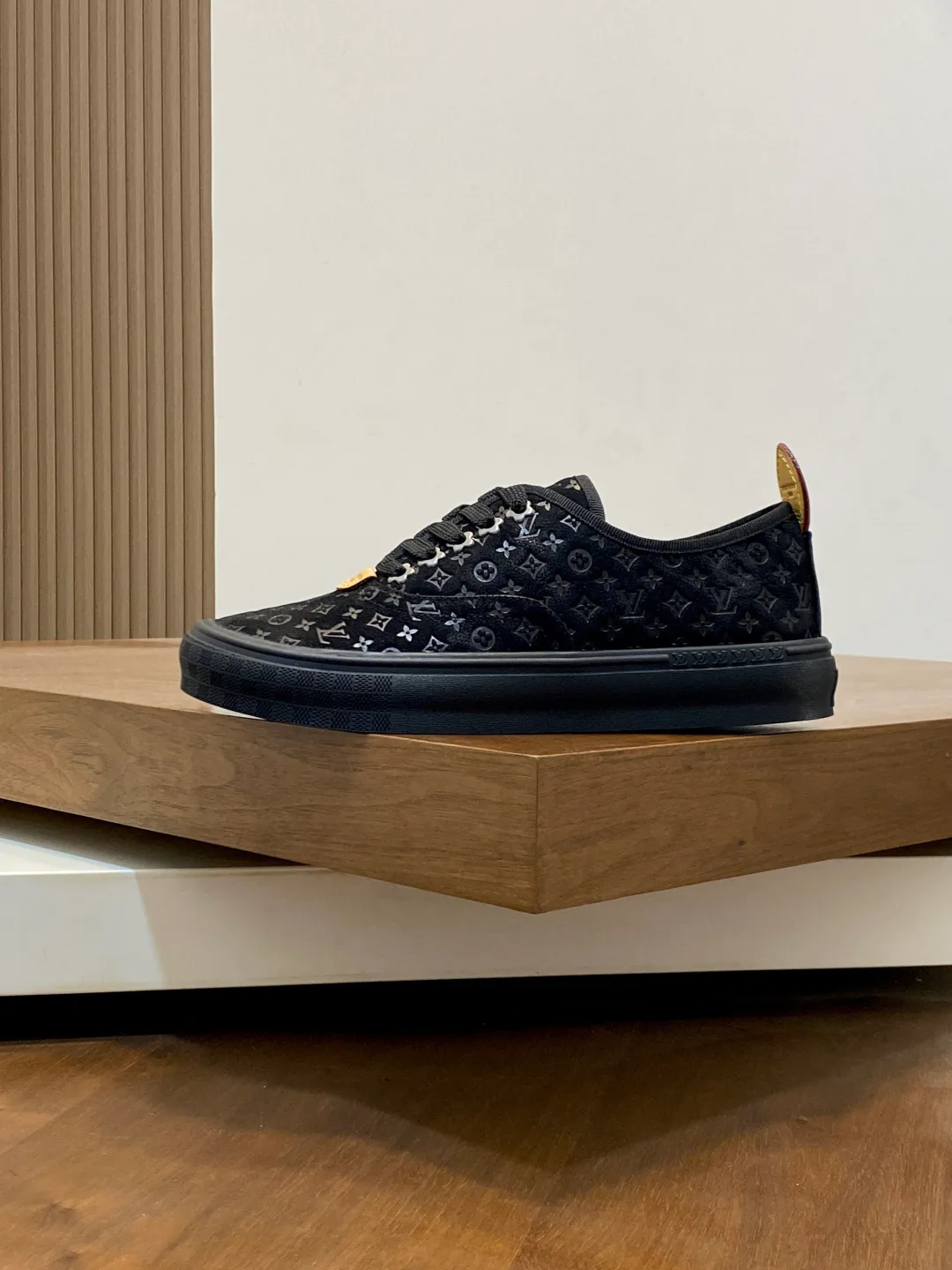 Кроссовки Мужские Louis Vuitton 18707519