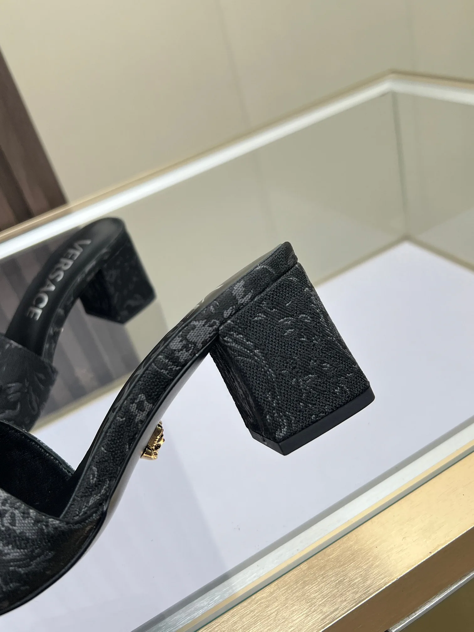 Босоножки Женские Versace 18198224