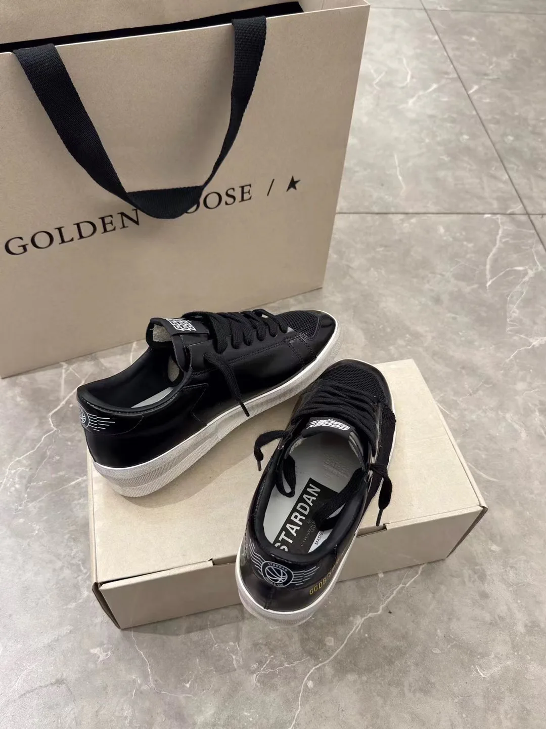 Кроссовки Женские Golden Goose 18265589