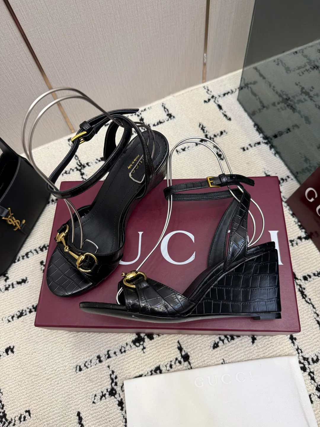 Босоножки Женские Gucci 18049072