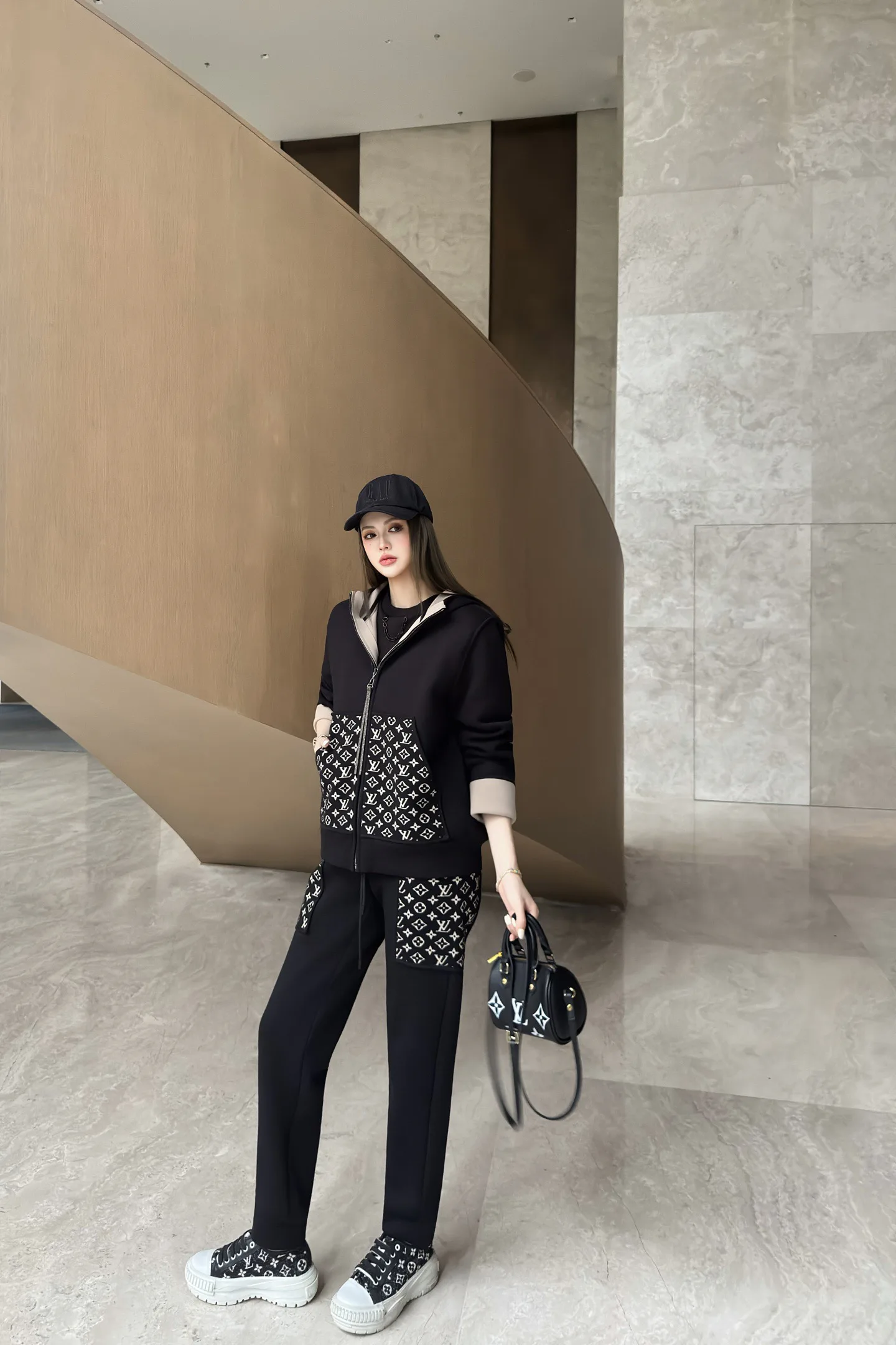 Брюки Женские Louis Vuitton 1817624