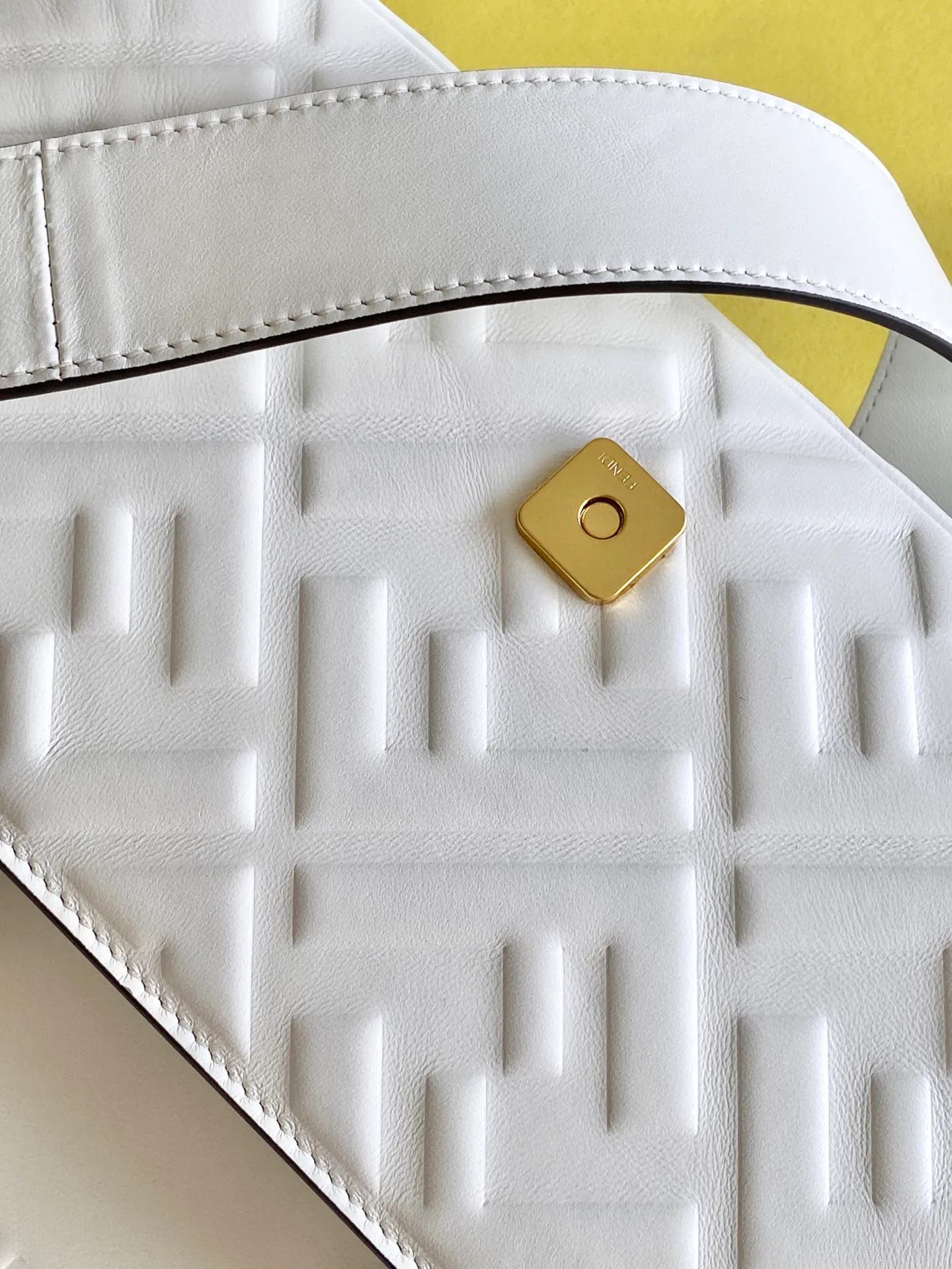 Классические Сумки Женские Fendi 13234572