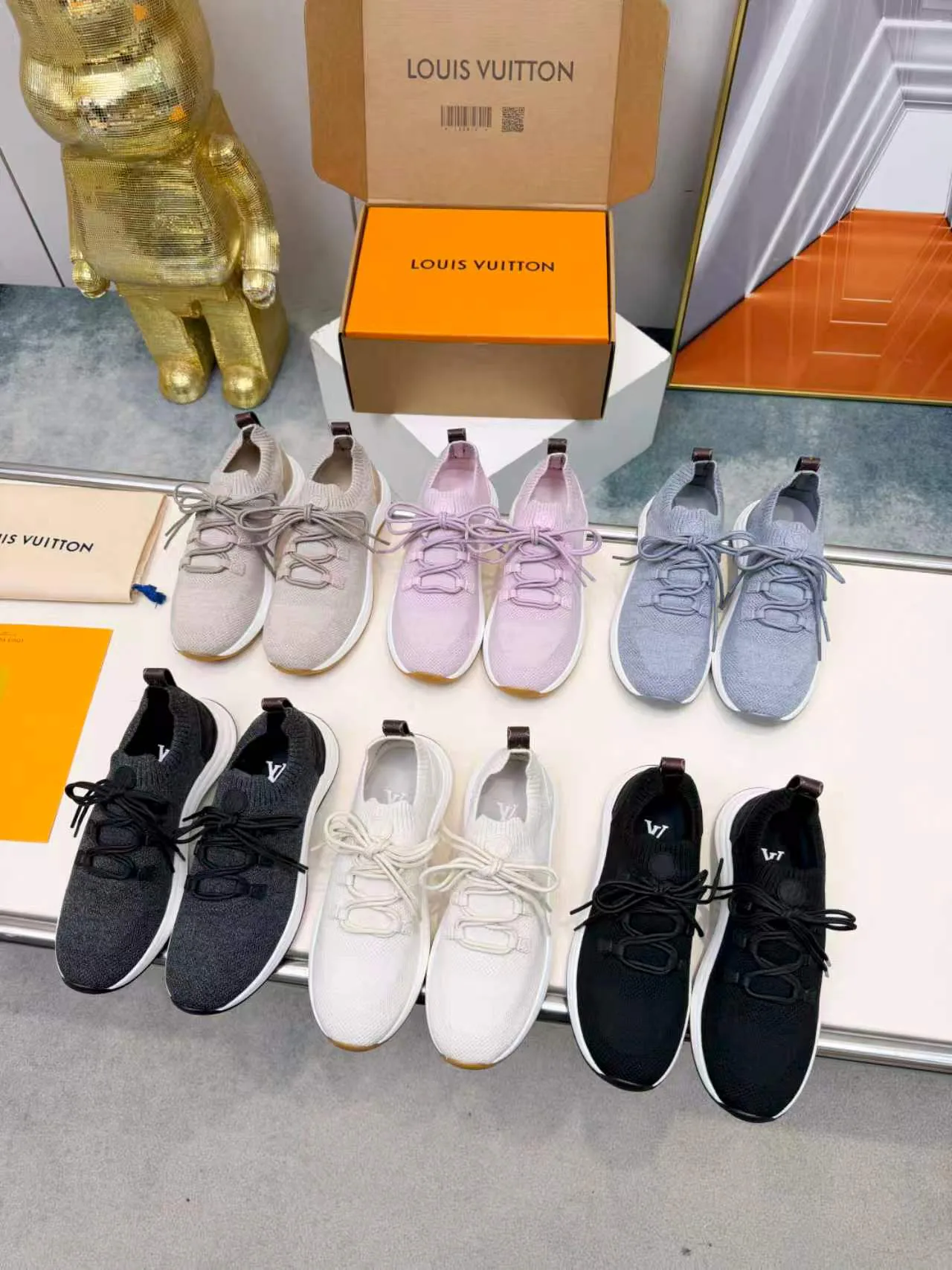Кроссовки Женские Louis Vuitton 18908805
