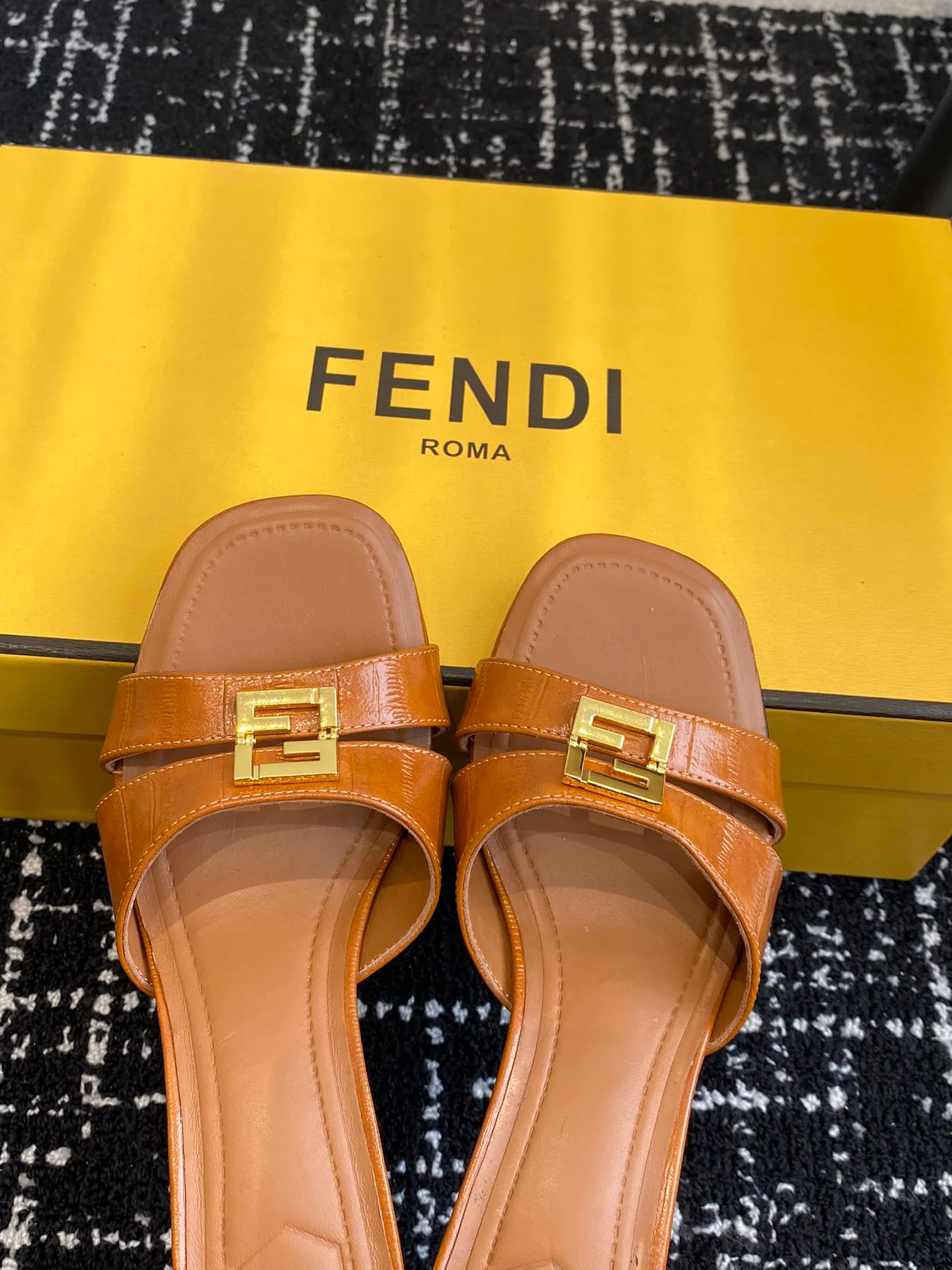 Босоножки Женские Fendi 20474