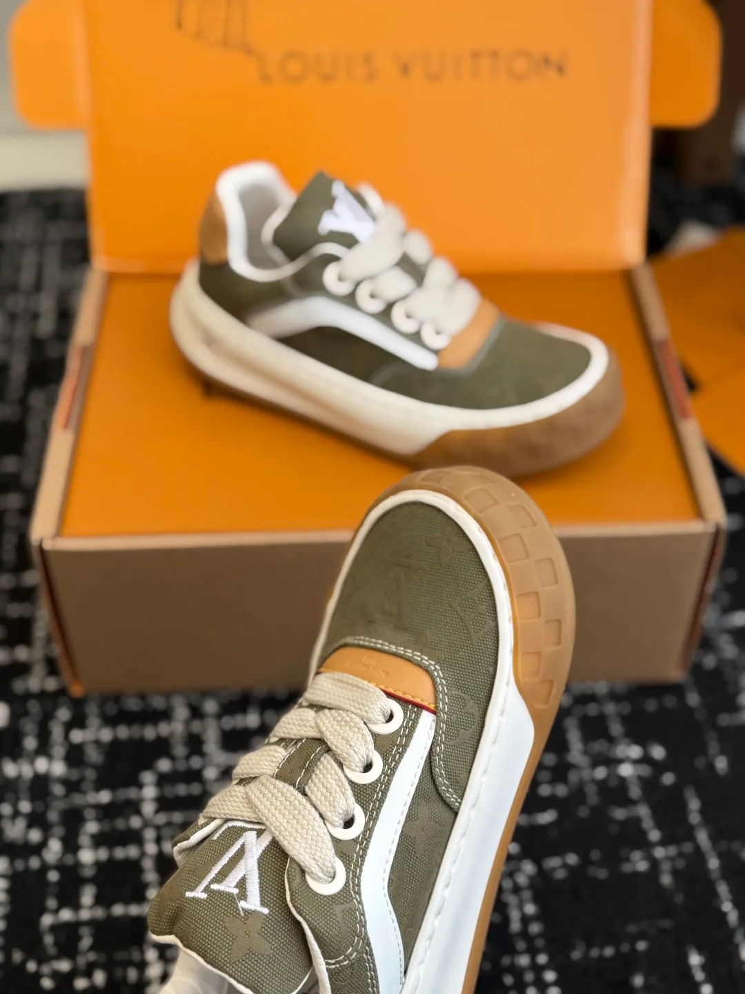 Кроссовки Женские Louis Vuitton 669413