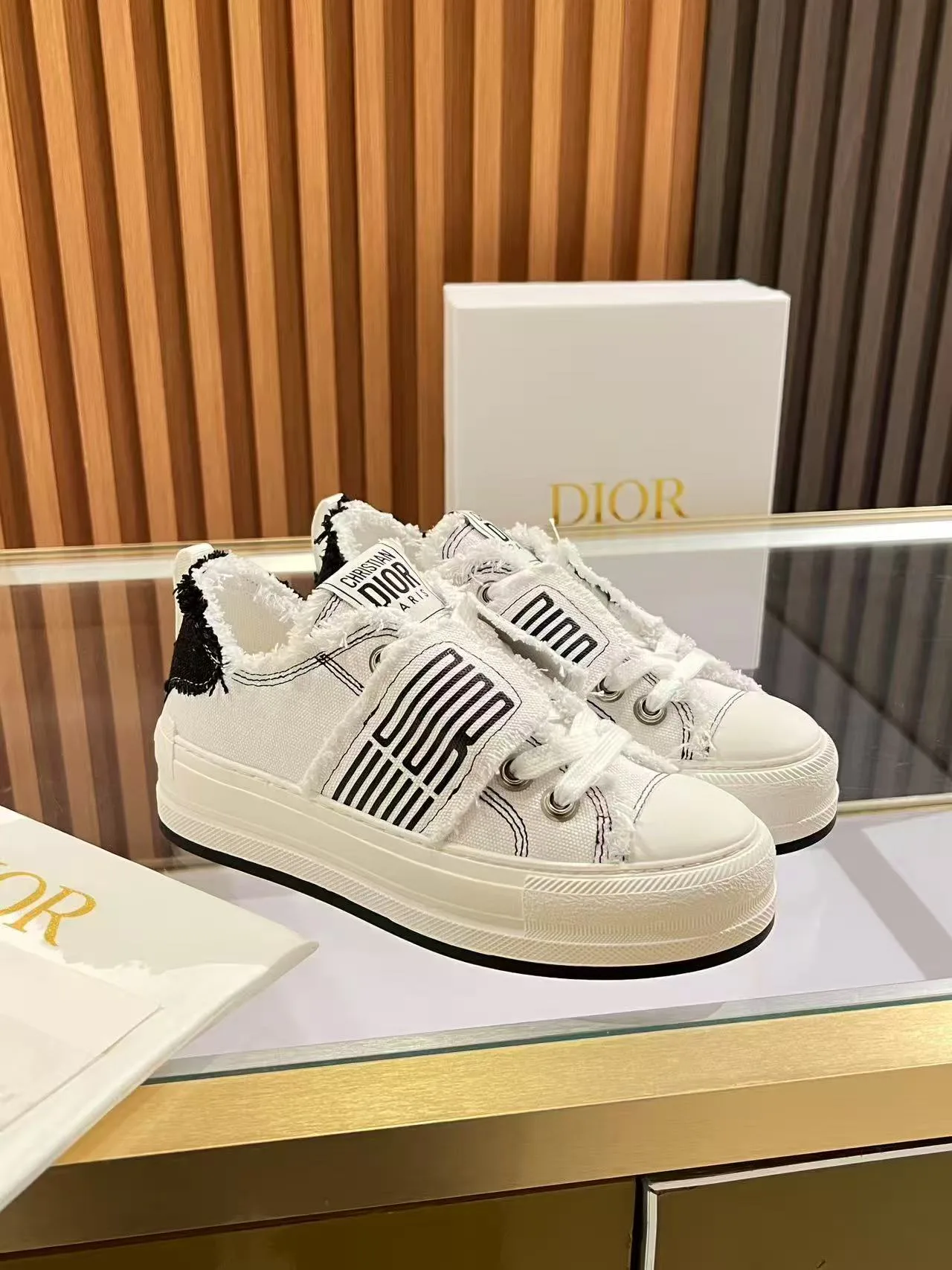 Кроссовки Женские Christian Dior 18311537
