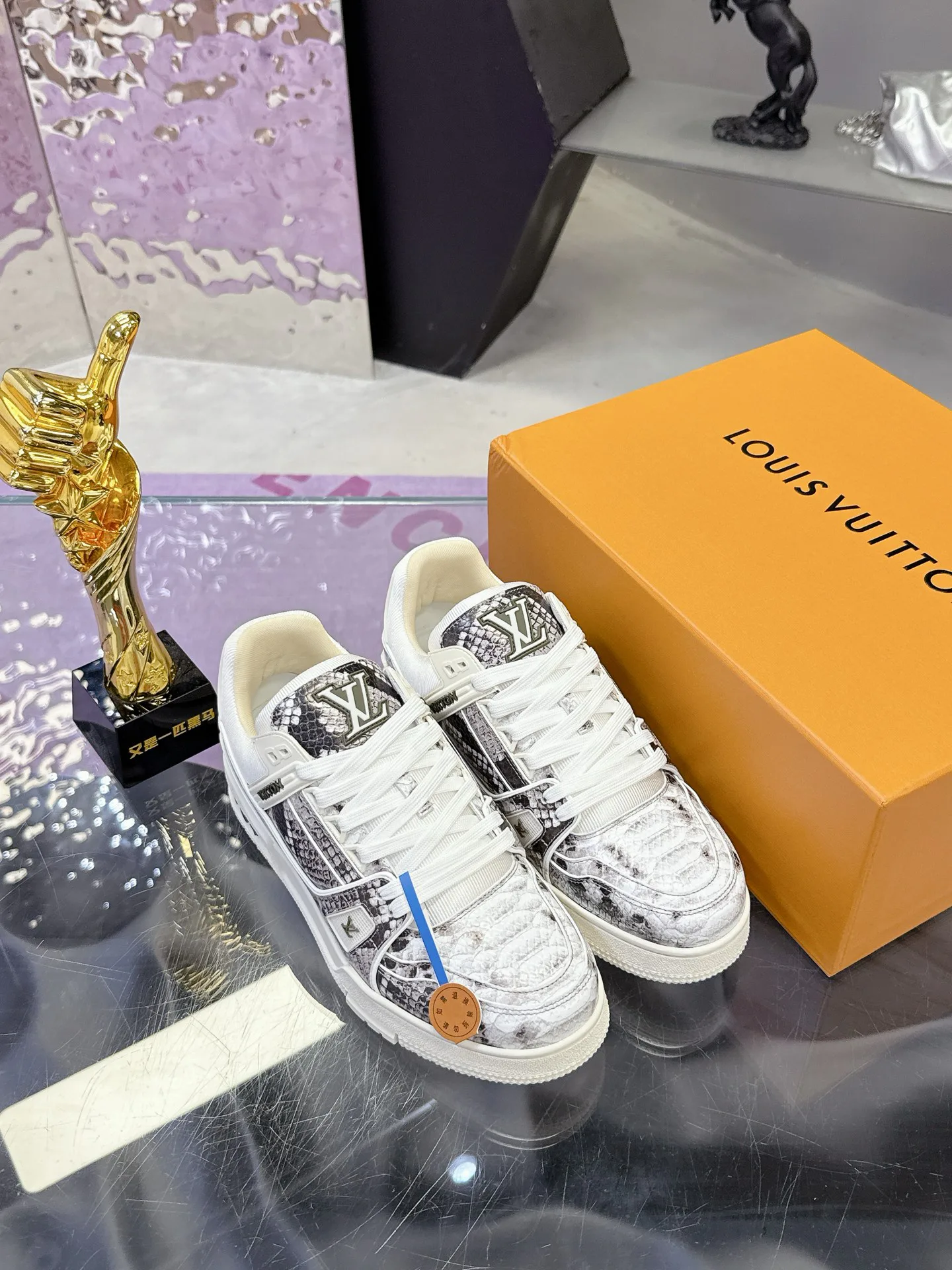 Кроссовки Мужские Louis Vuitton 379410