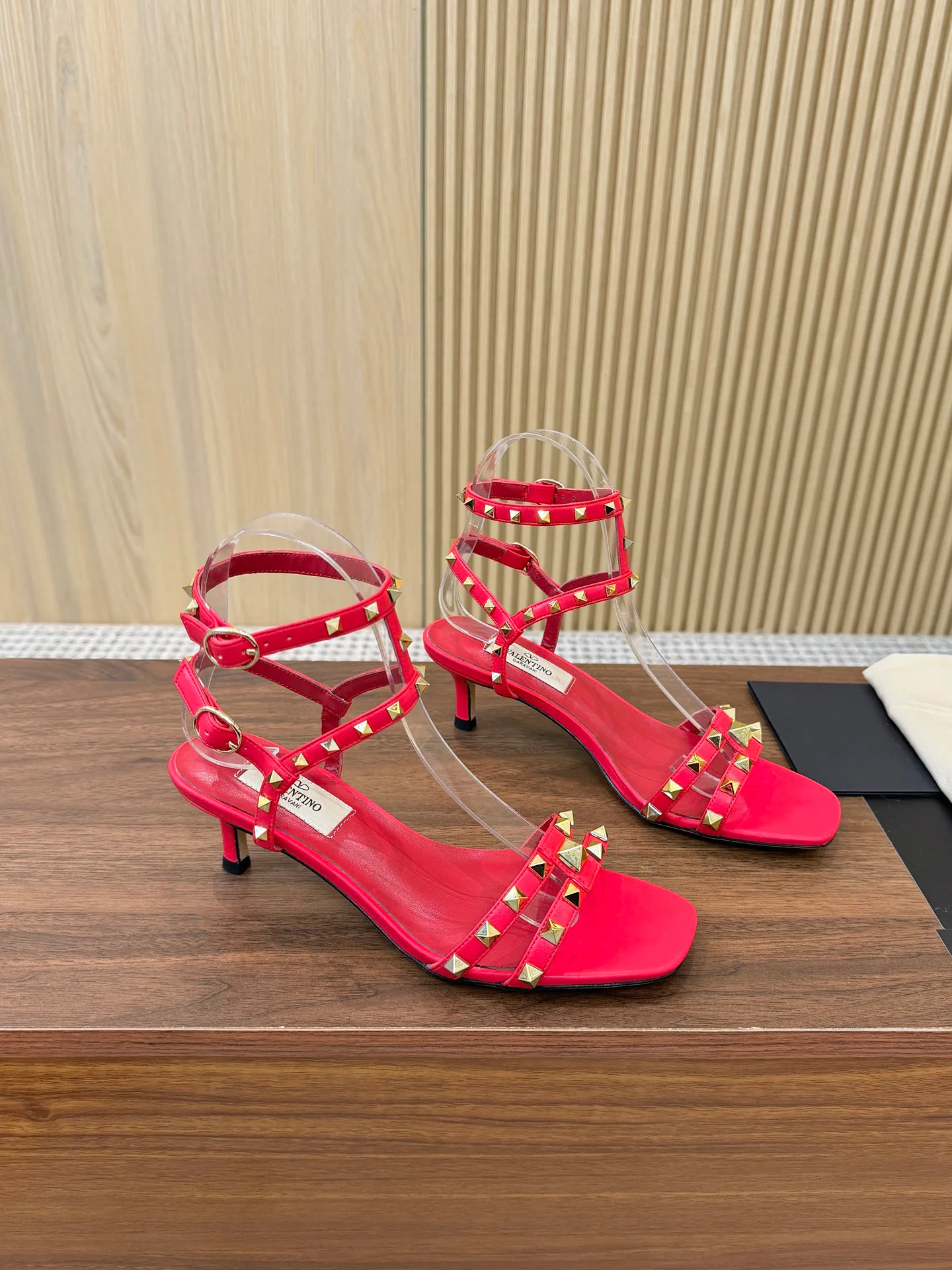 Босоножки Женские Valentino 17411470