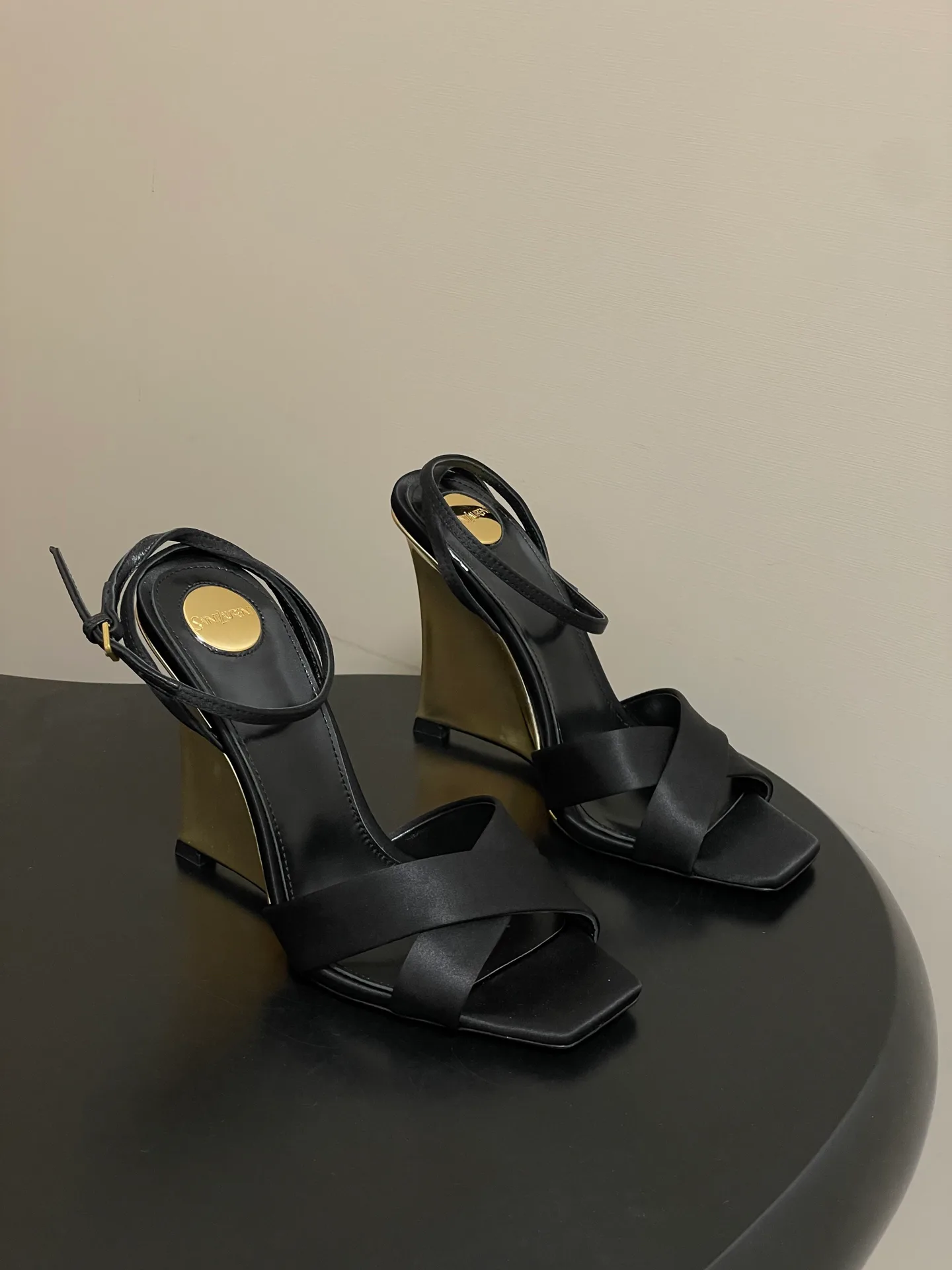 Босоножки Женские Saint Laurent 2597140