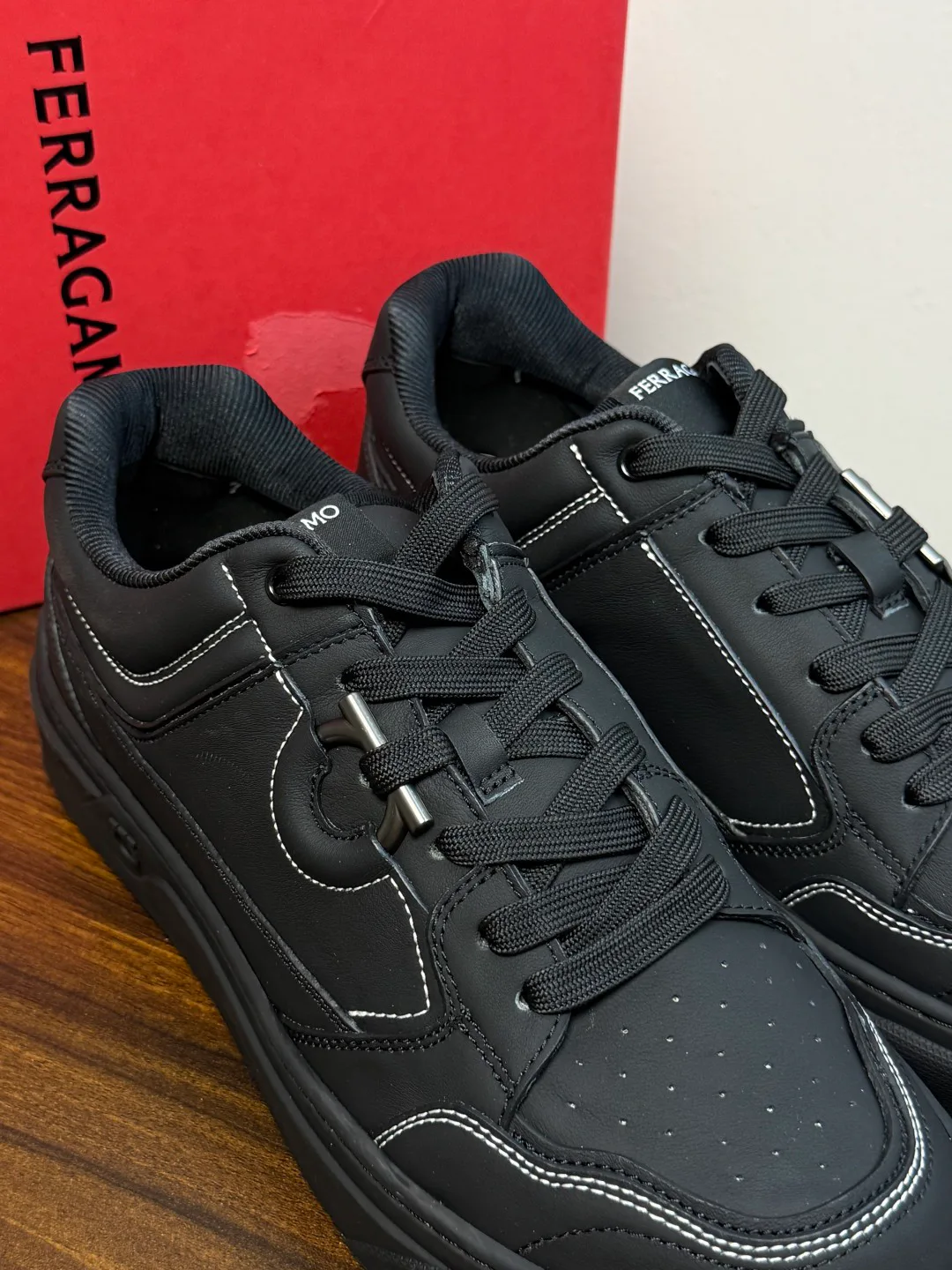 Кроссовки Мужские Salvatore Ferragamo 19623434