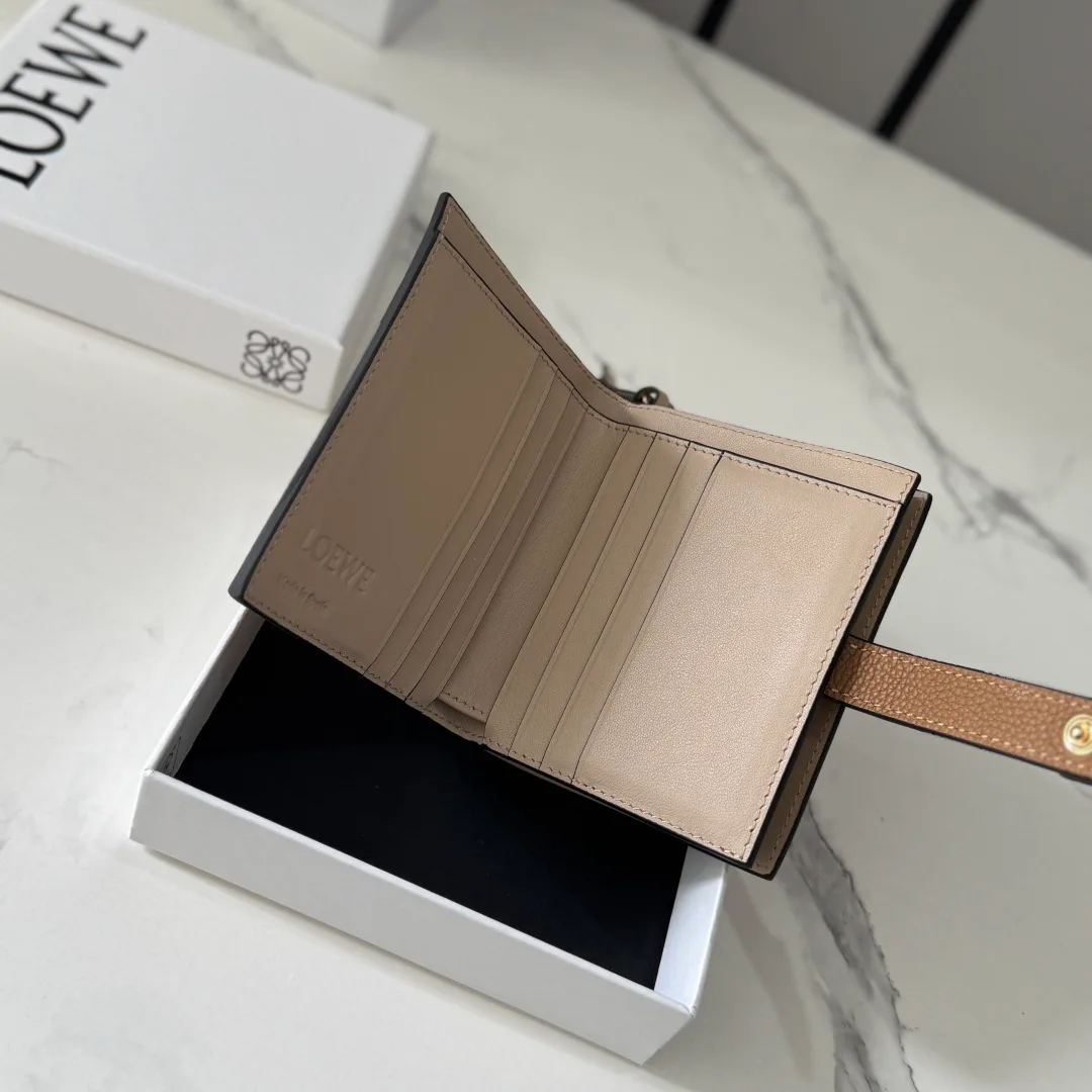 Клатчи Женские Loewe 17502820