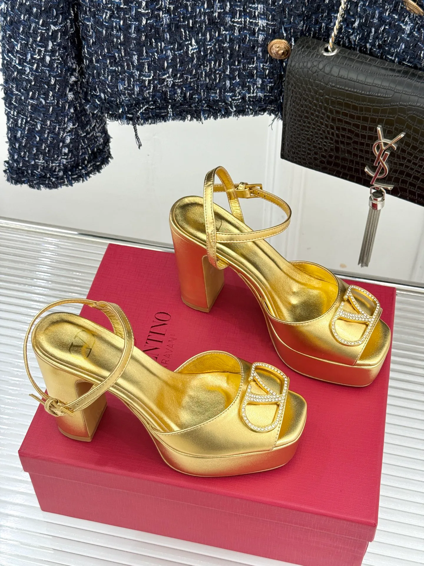 Босоножки Женские Valentino 19577241