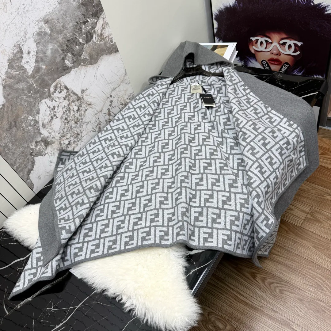 Пальто Женские Fendi 18518806