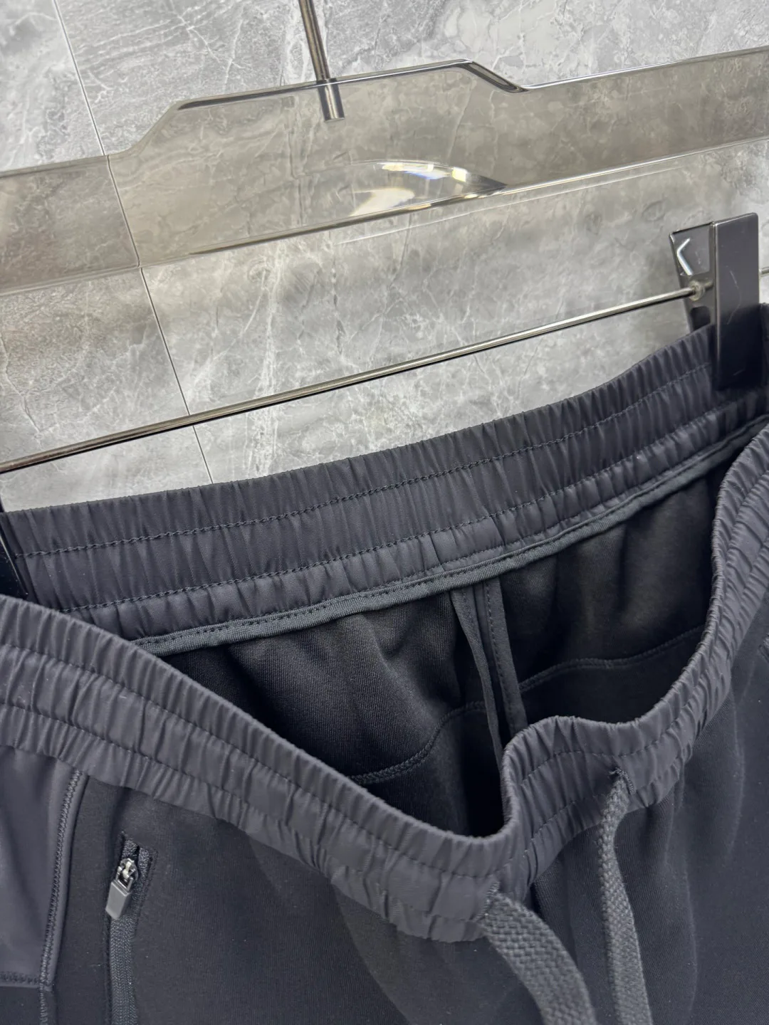 Брюки Мужские Prada 10186991