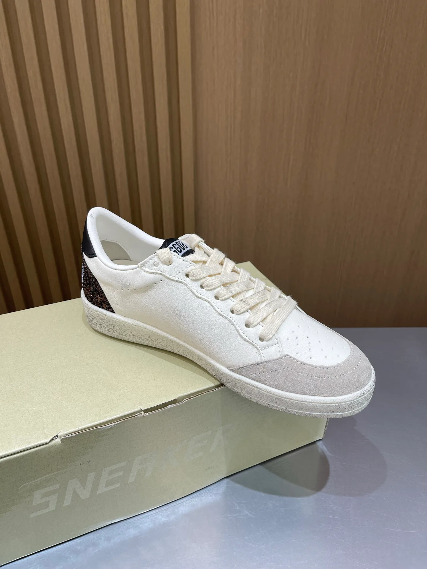 Кроссовки Женские Golden Goose 19466448