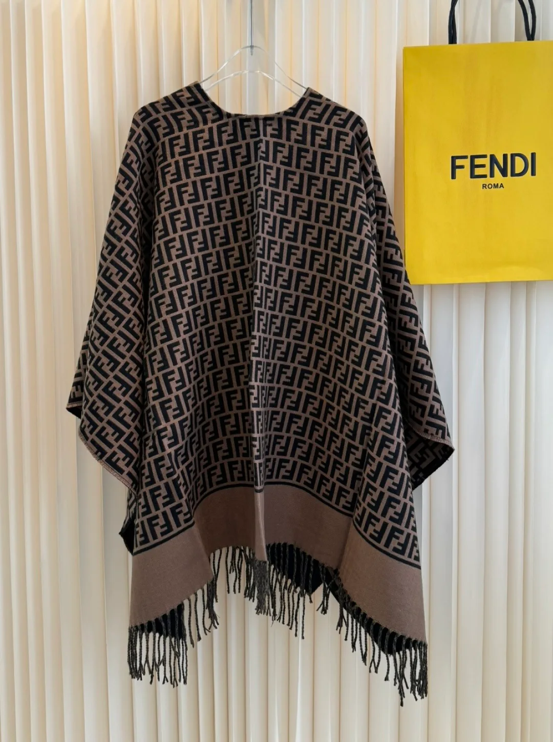 Шарфы Fendi 18627245