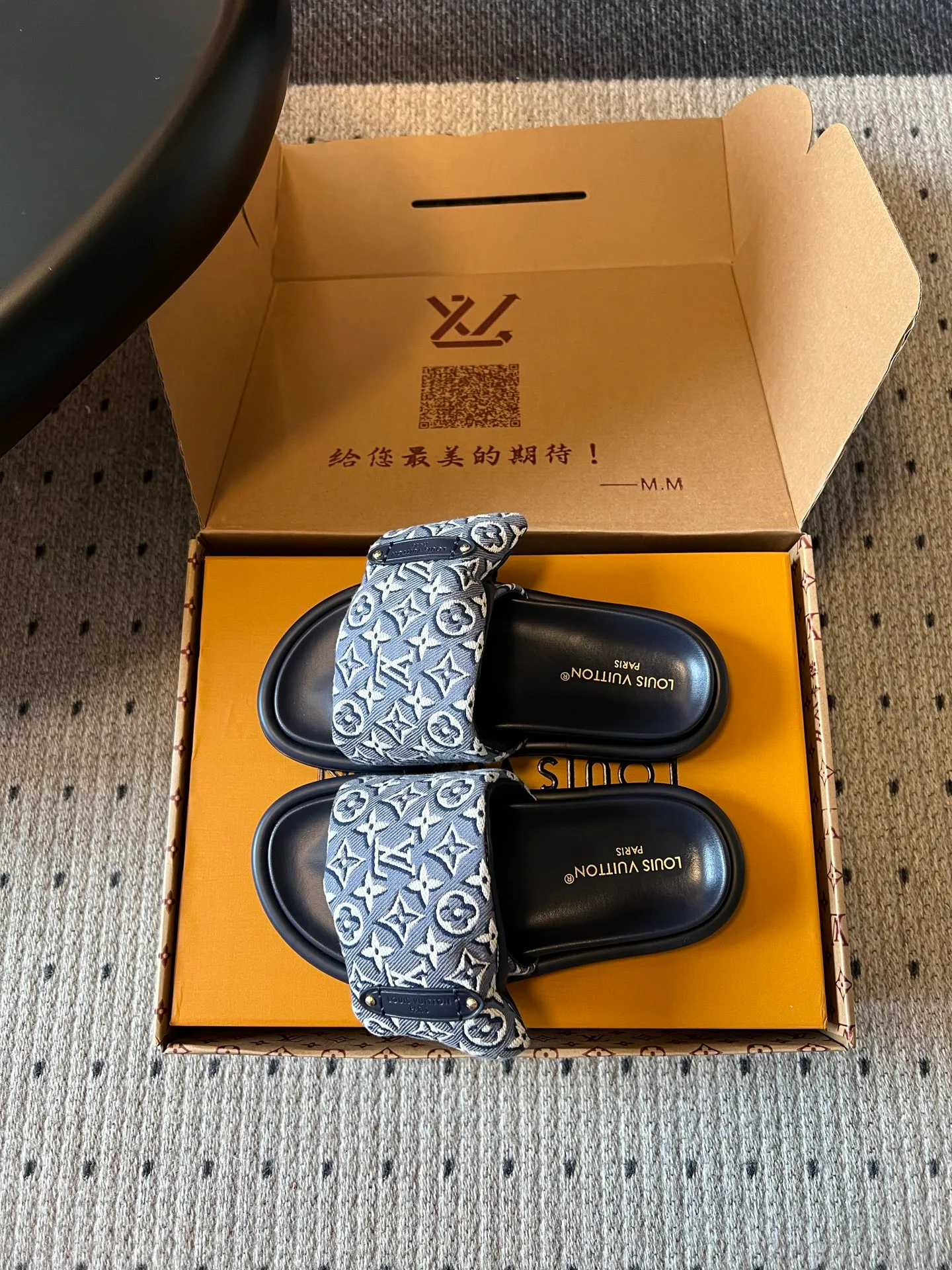 Шлепанцы Женские Louis Vuitton 17686618