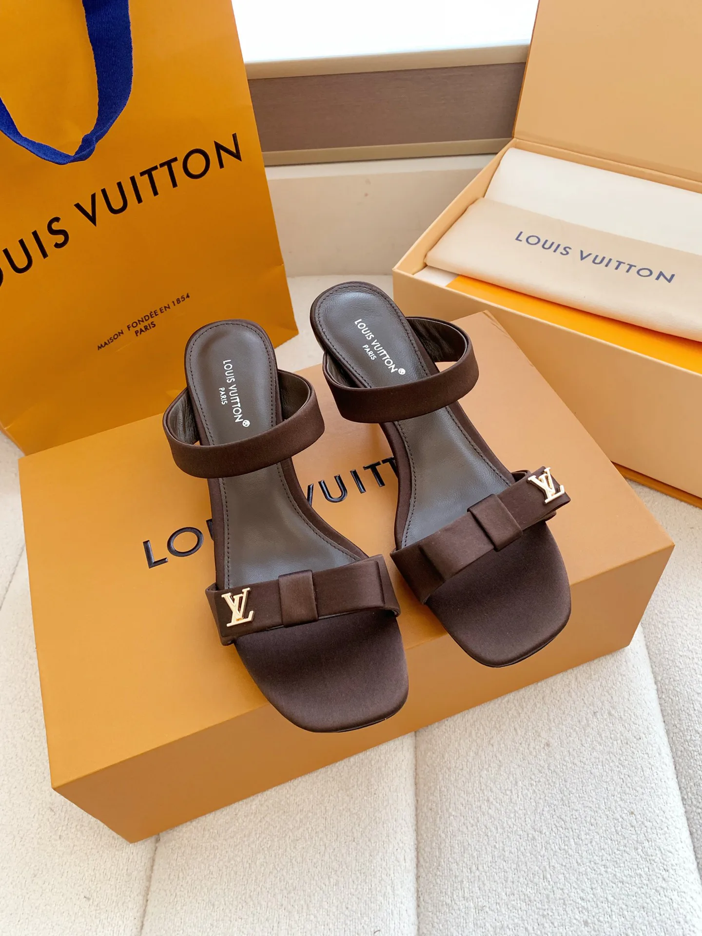Босоножки Женские Louis Vuitton 13084440