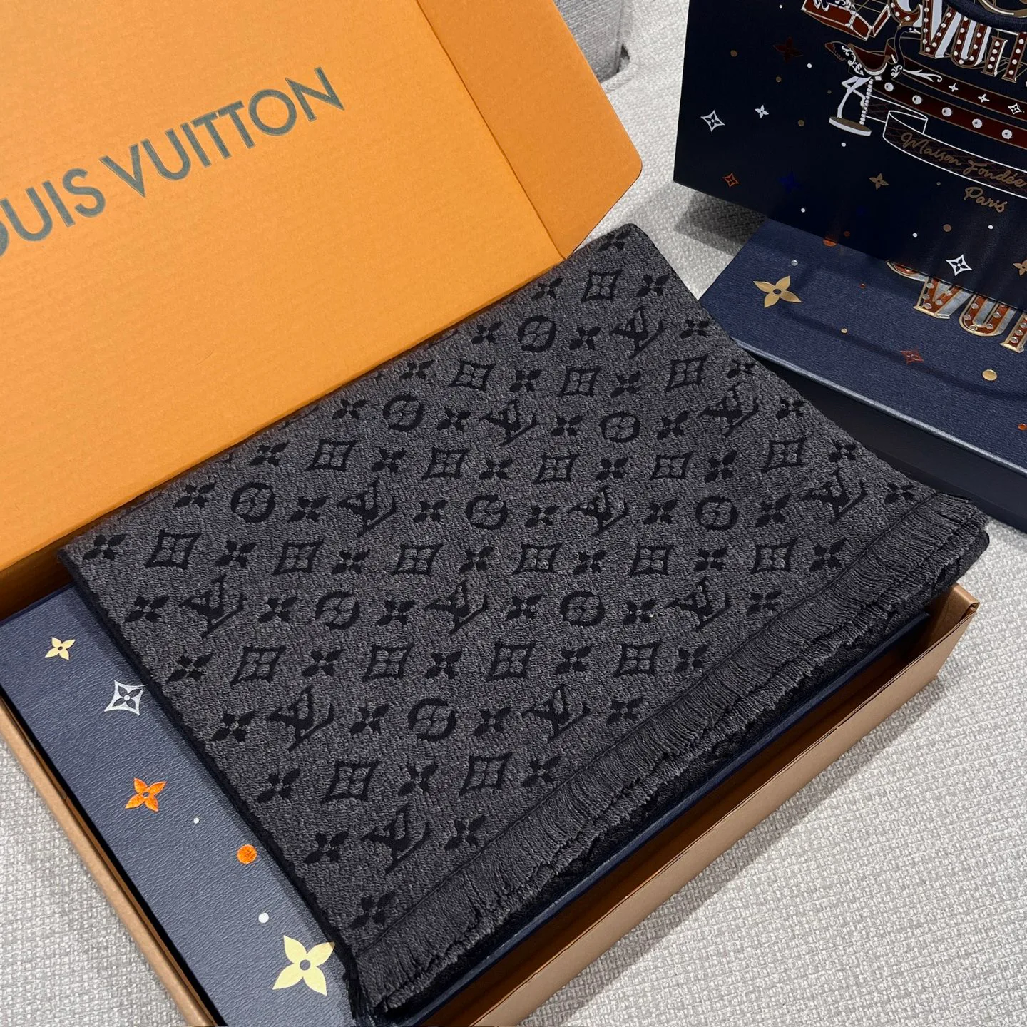 Шарфы Louis Vuitton 18210463