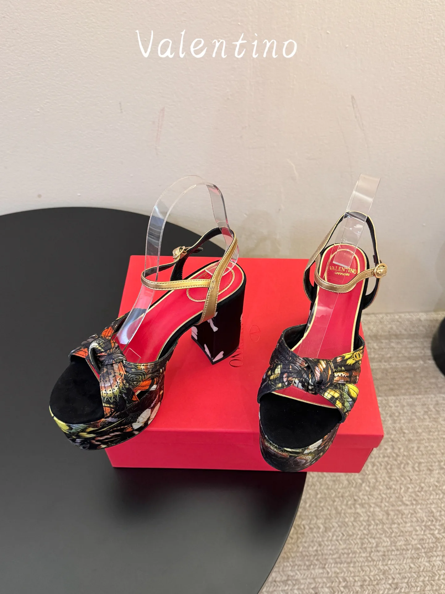 Босоножки Женские Valentino 19707116