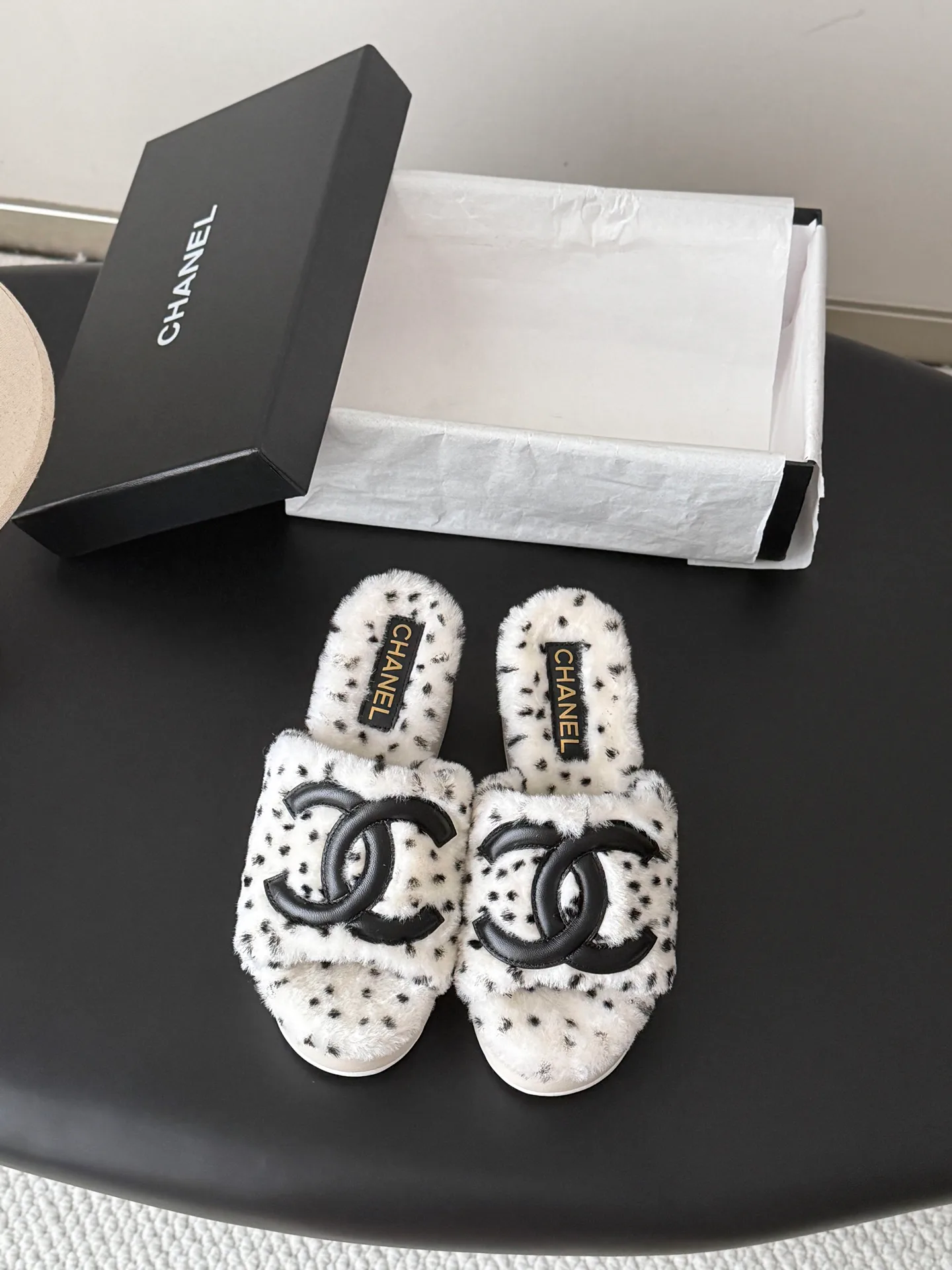 Тапочки Женские Chanel 18053836