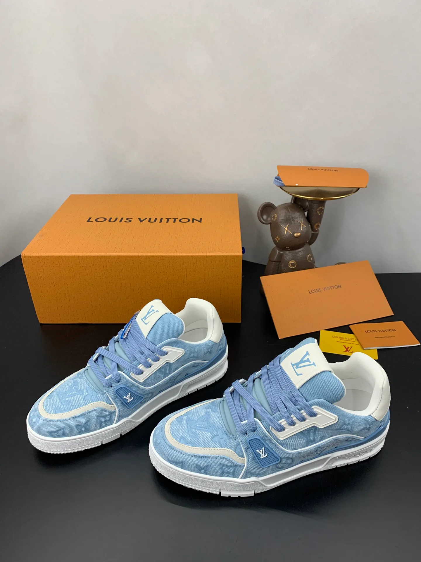 Кроссовки Женские Louis Vuitton 17545275