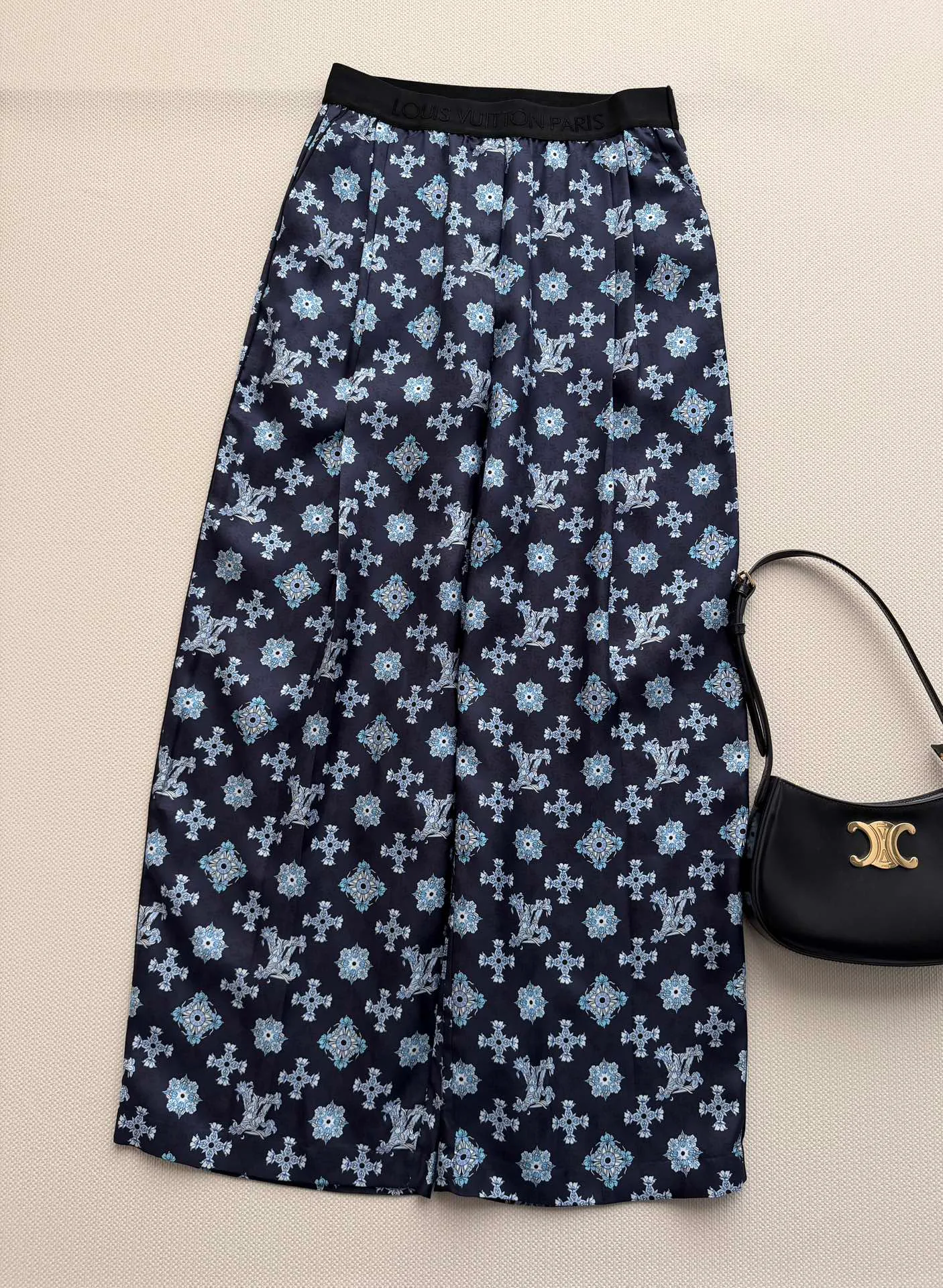 Брюки Женские Louis Vuitton 11880130