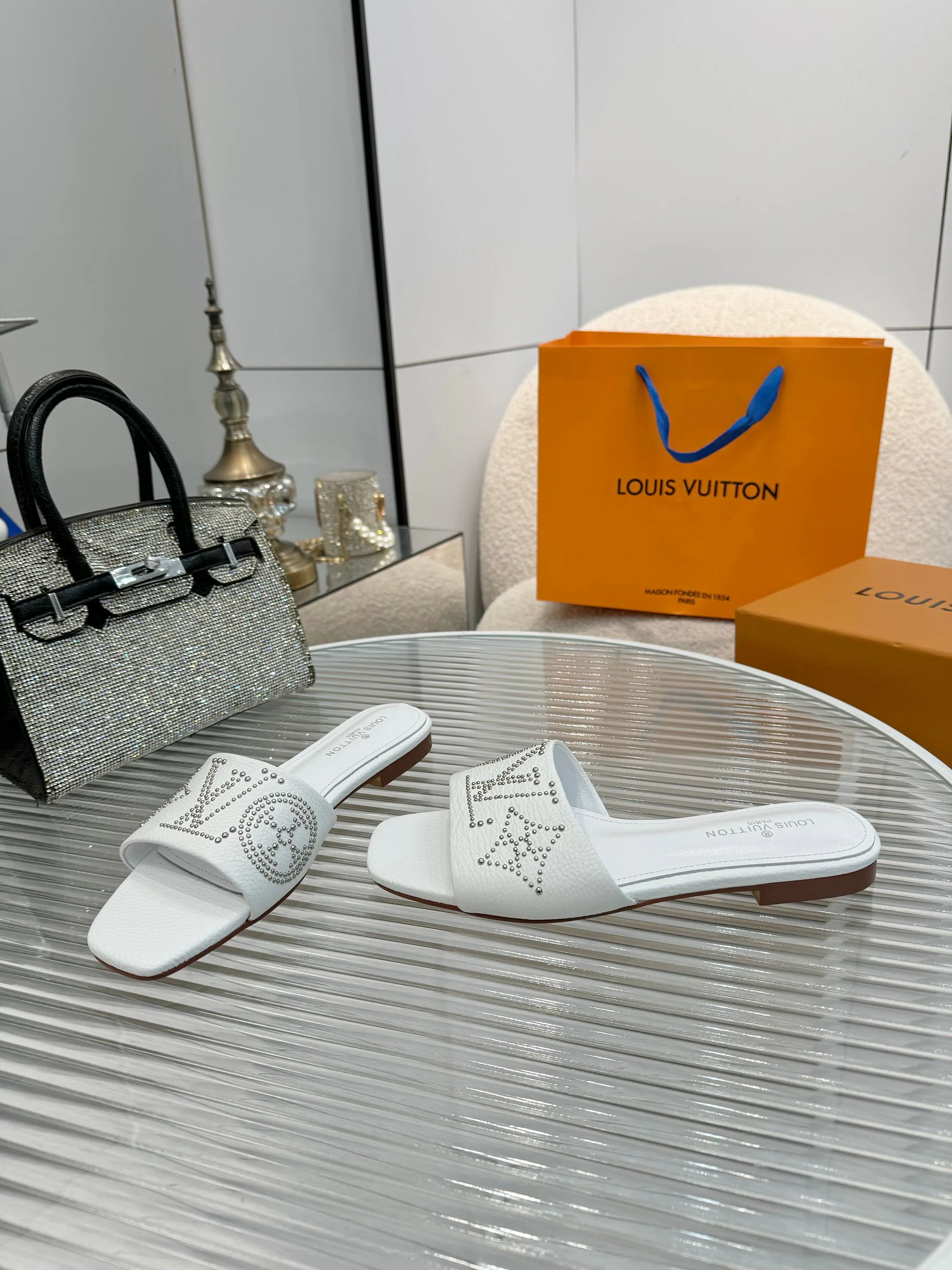 Шлепанцы Женские Louis Vuitton 25916