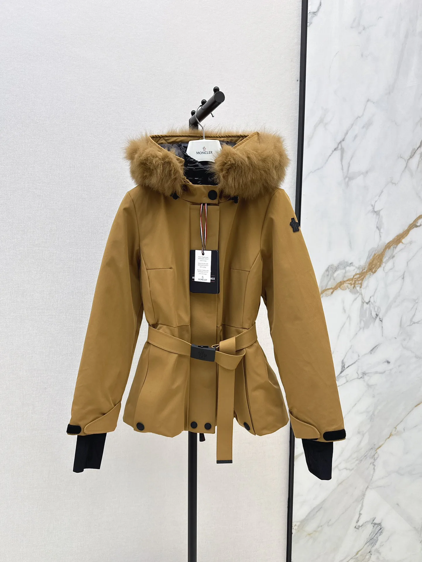 Куртки И Пуховики Женские Moncler 19100485