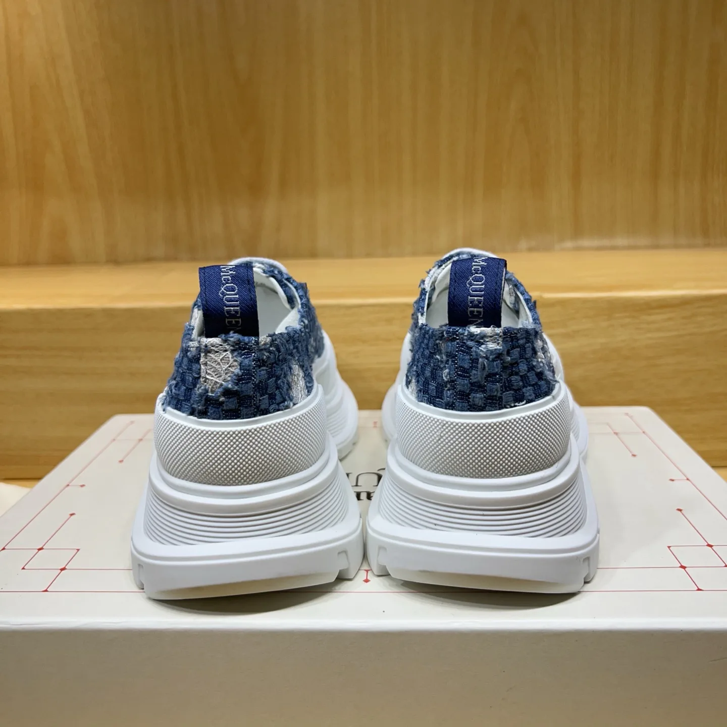 Кроссовки Женские Alexander Mcqueen 17545166