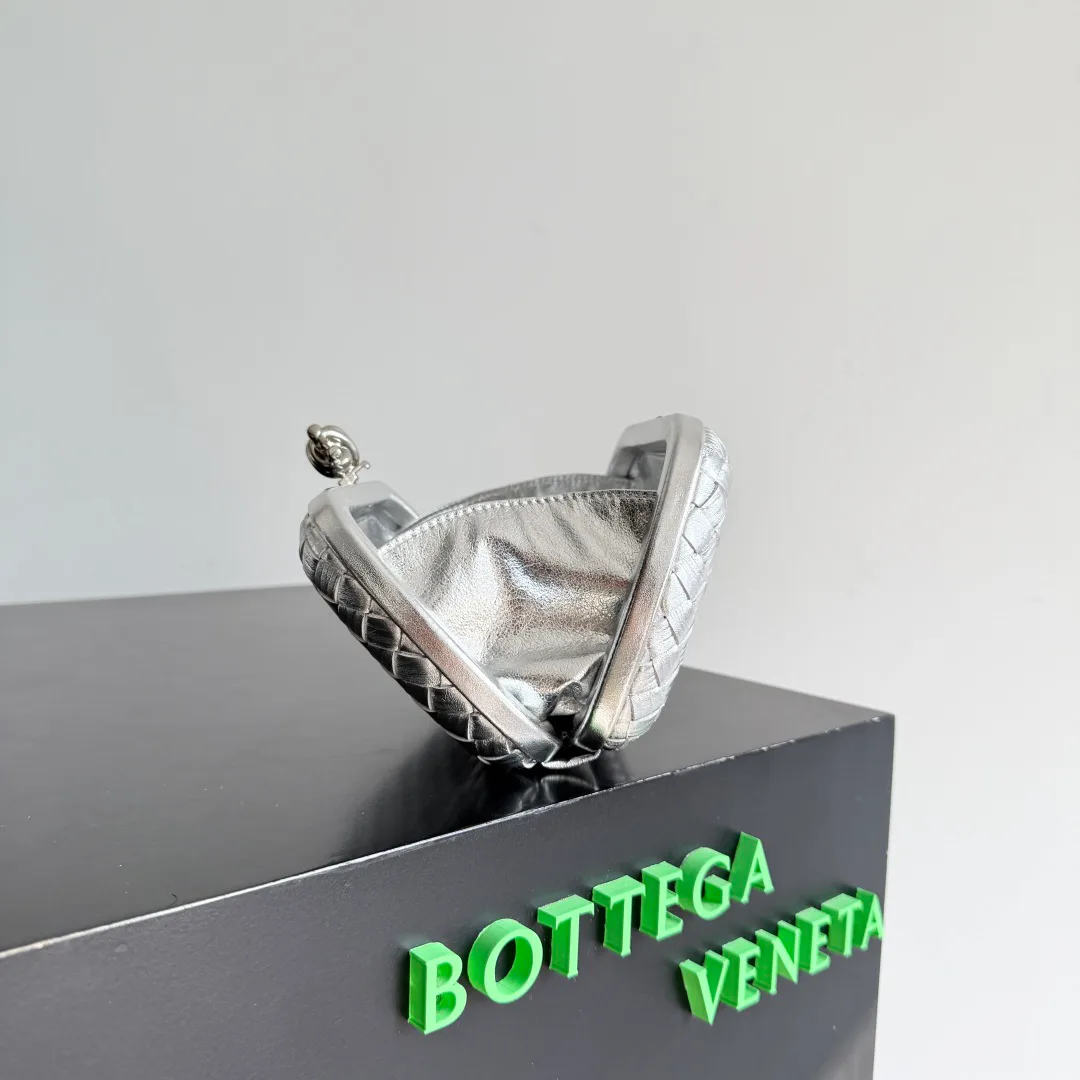 Клатчи Женские Bottega Veneta 13568375