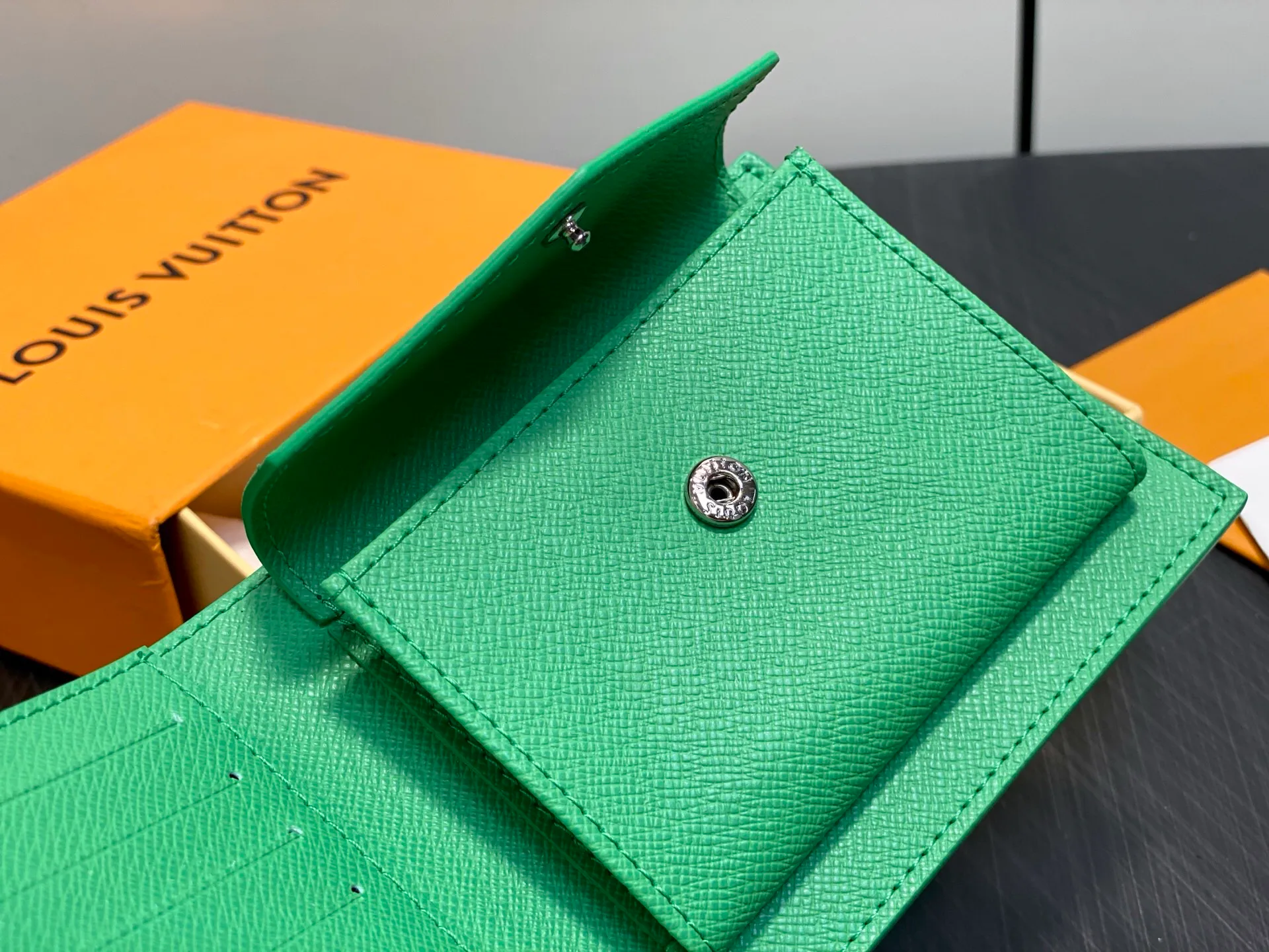 Клатчи Женские Louis Vuitton 11778132