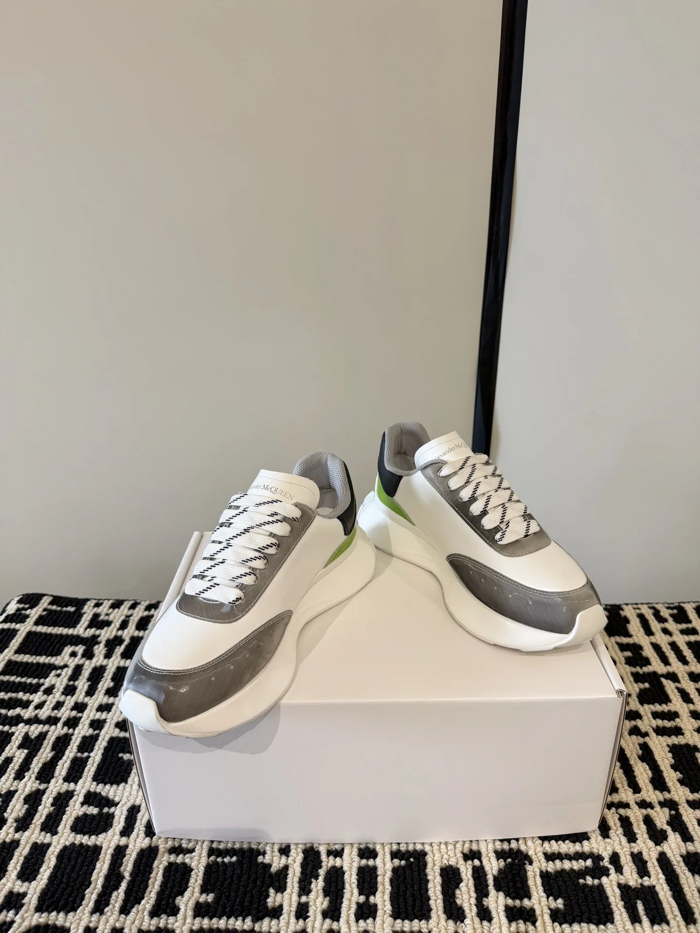 Кроссовки Женские Alexander Mcqueen 13343935