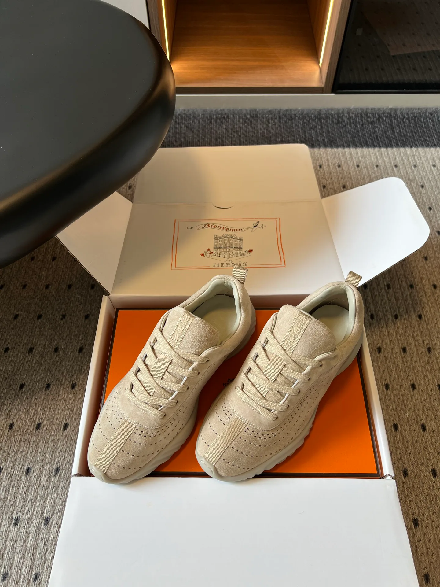 Кроссовки Женские Hermes 17625158