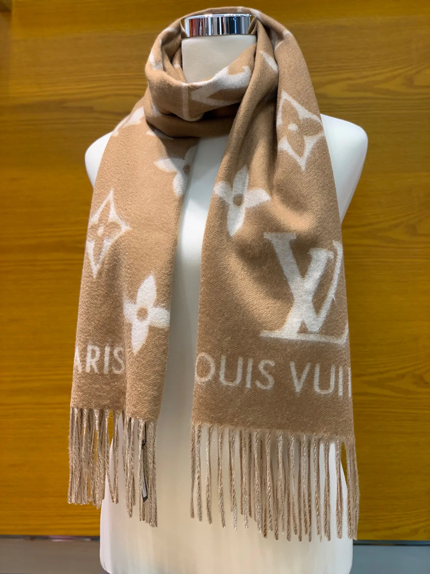 Шарфы Louis Vuitton 6998507