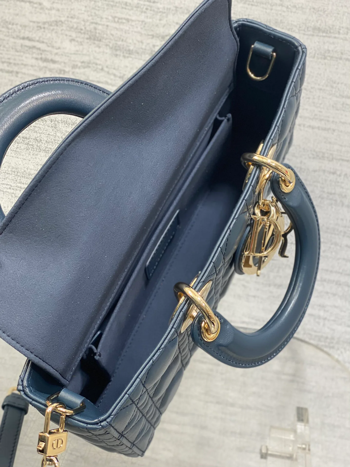 Классические Сумки Женские Christian Dior 17770369