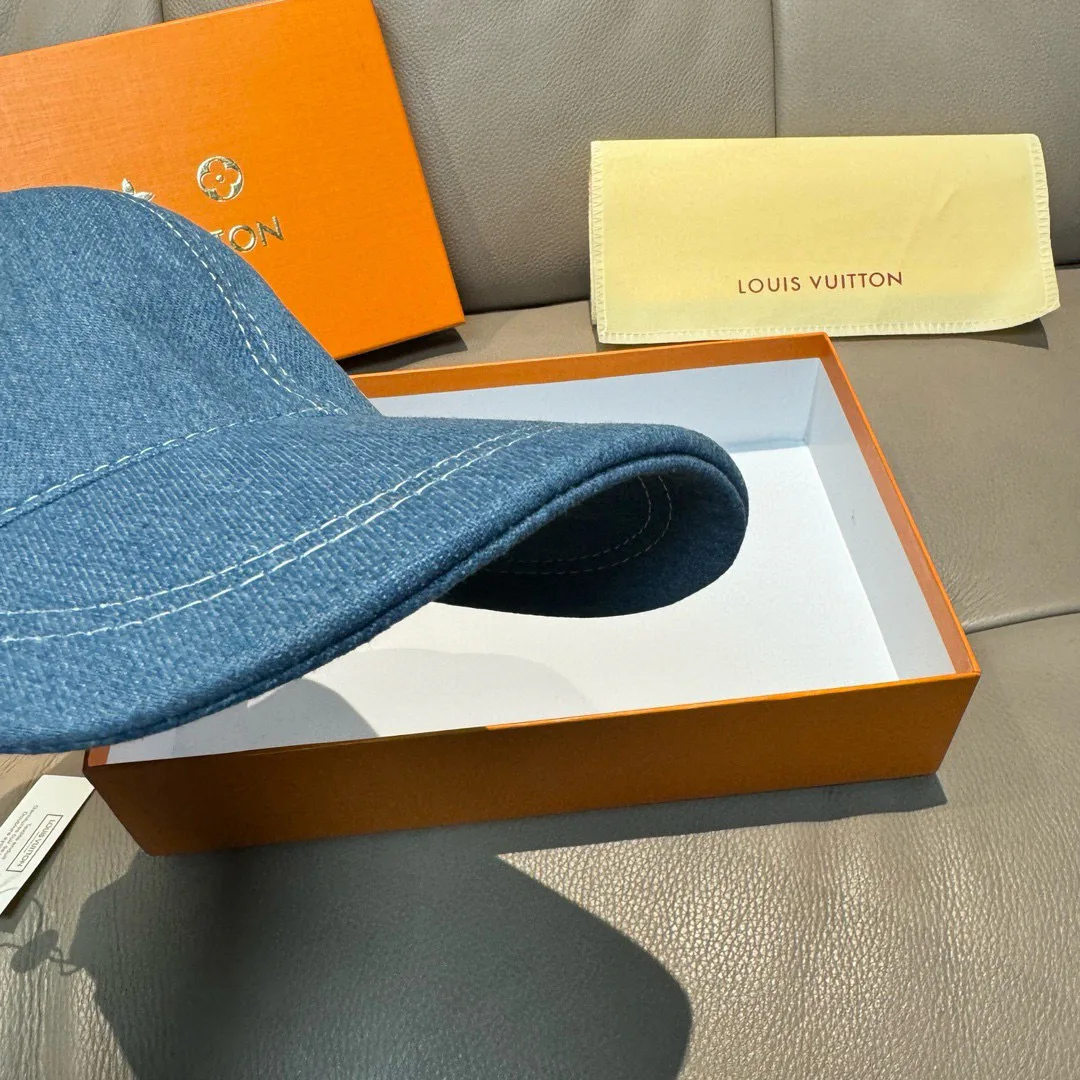 Головные Уборы Louis Vuitton 11362277