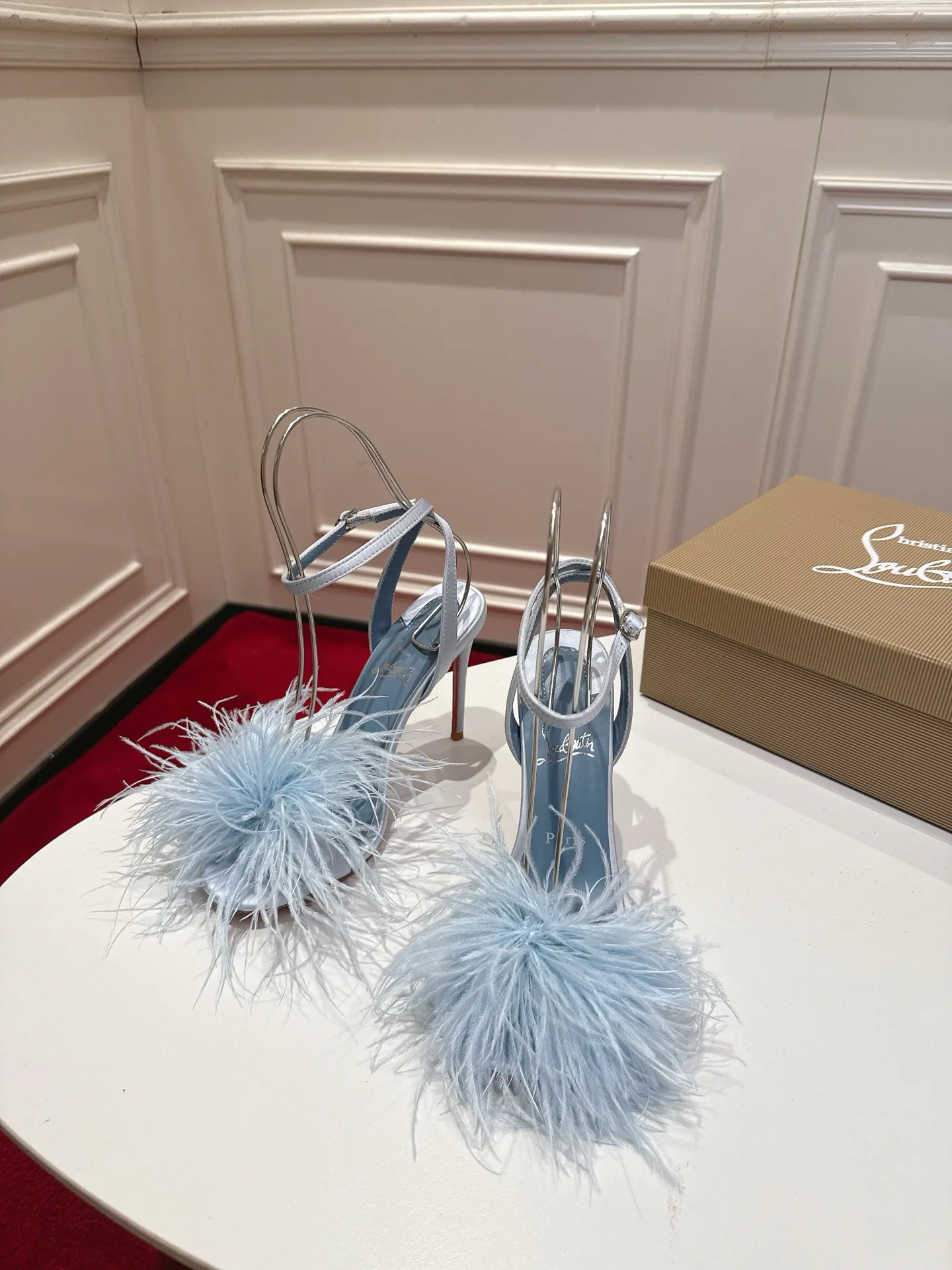 Туфли Женские Christian Louboutin 17057873