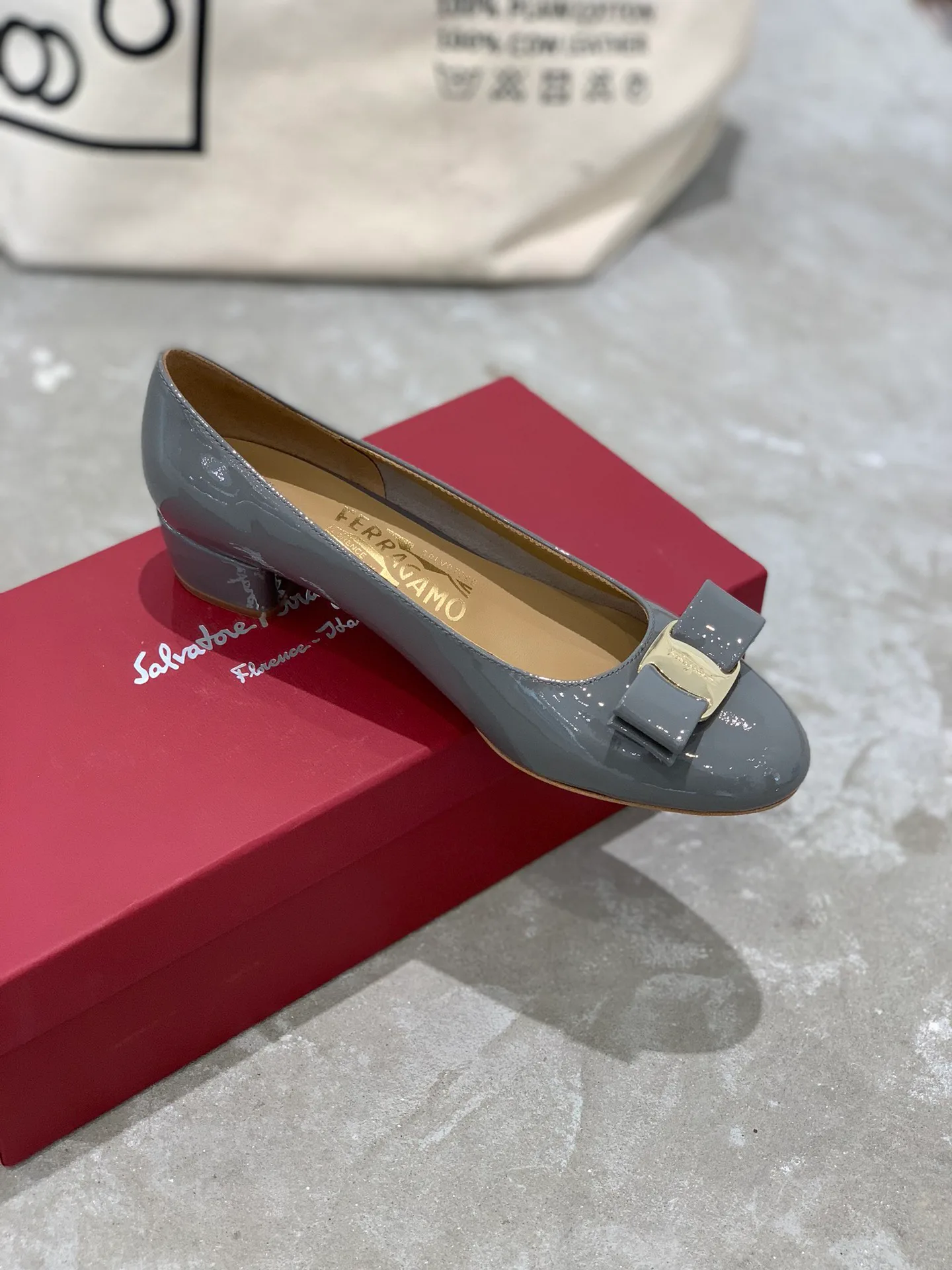 Туфли Женские Salvatore Ferragamo 18340713