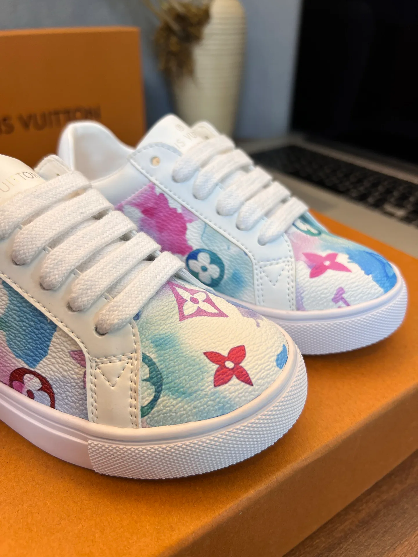 Кроссовки Женские Louis Vuitton 18077544