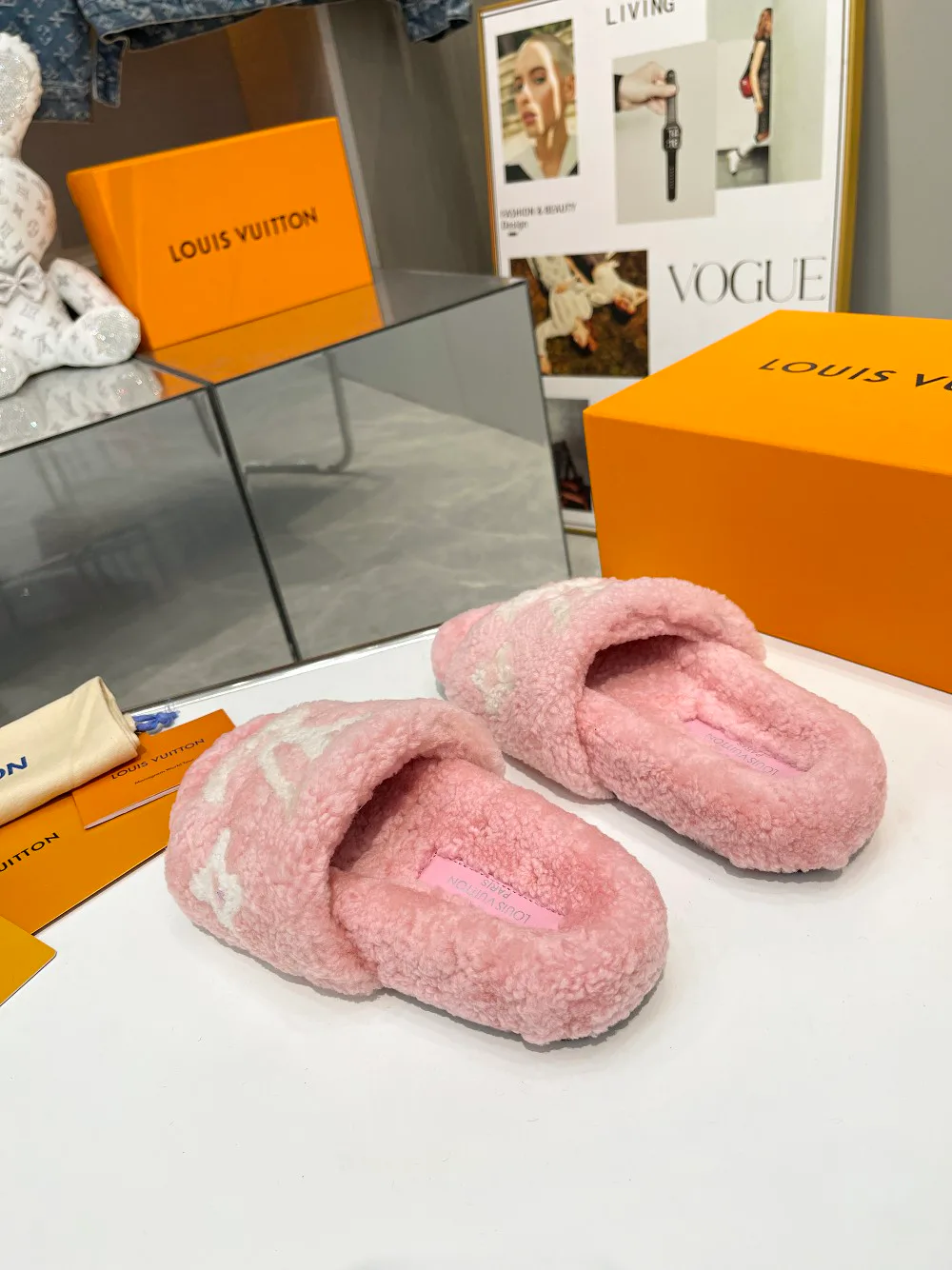 Тапочки Женские Louis Vuitton 18366837