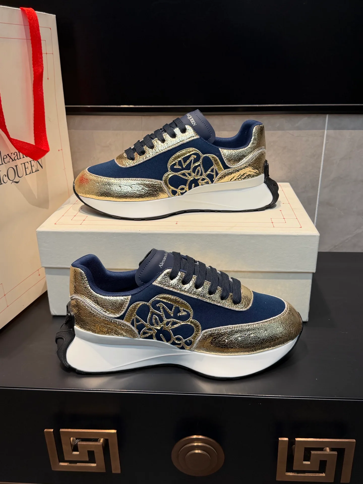 Кроссовки Женские Alexander Mcqueen 18891468