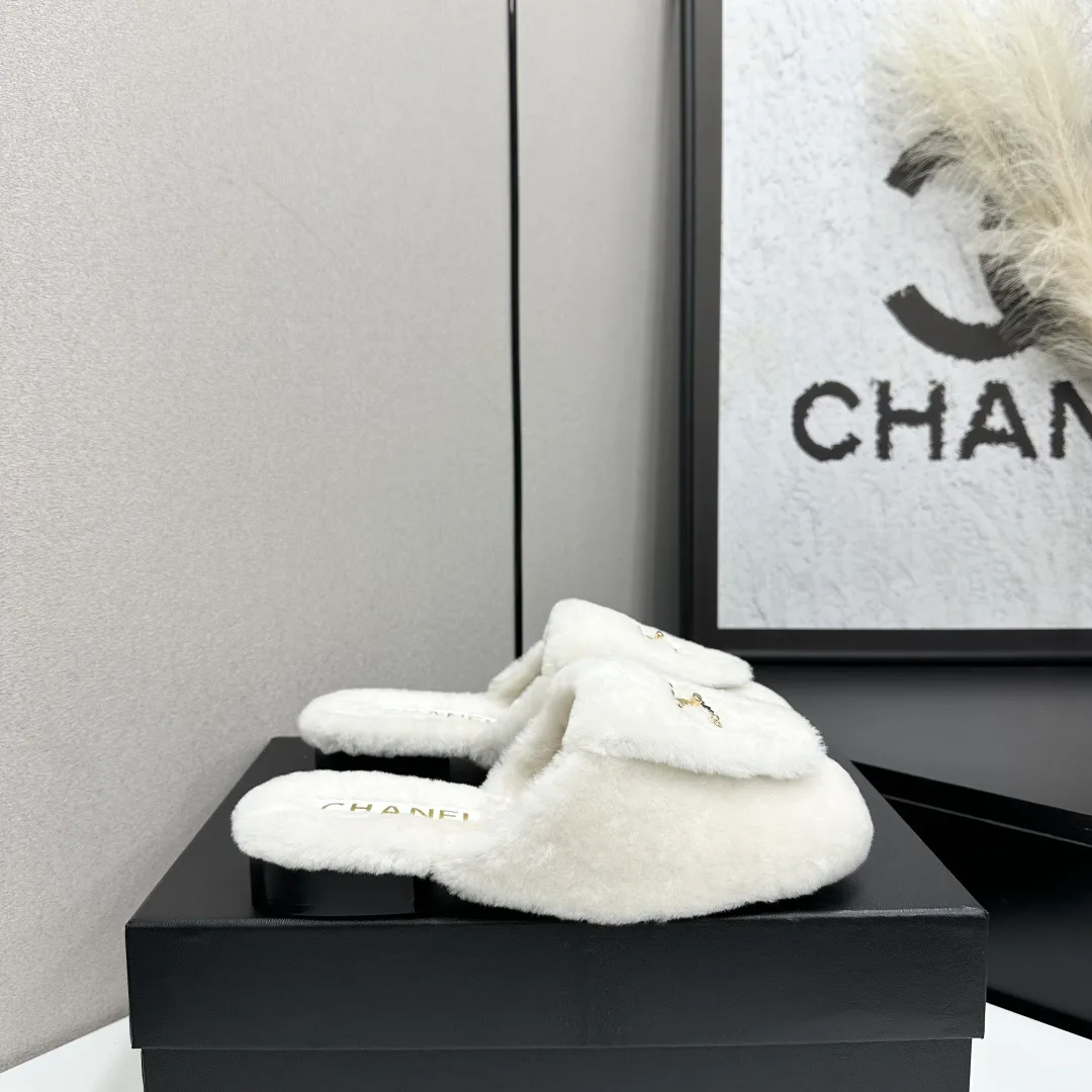 Тапочки Женские Chanel 18436112