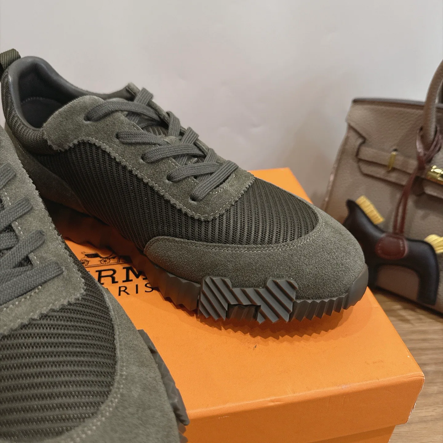 Кроссовки Женские Hermes 17946714