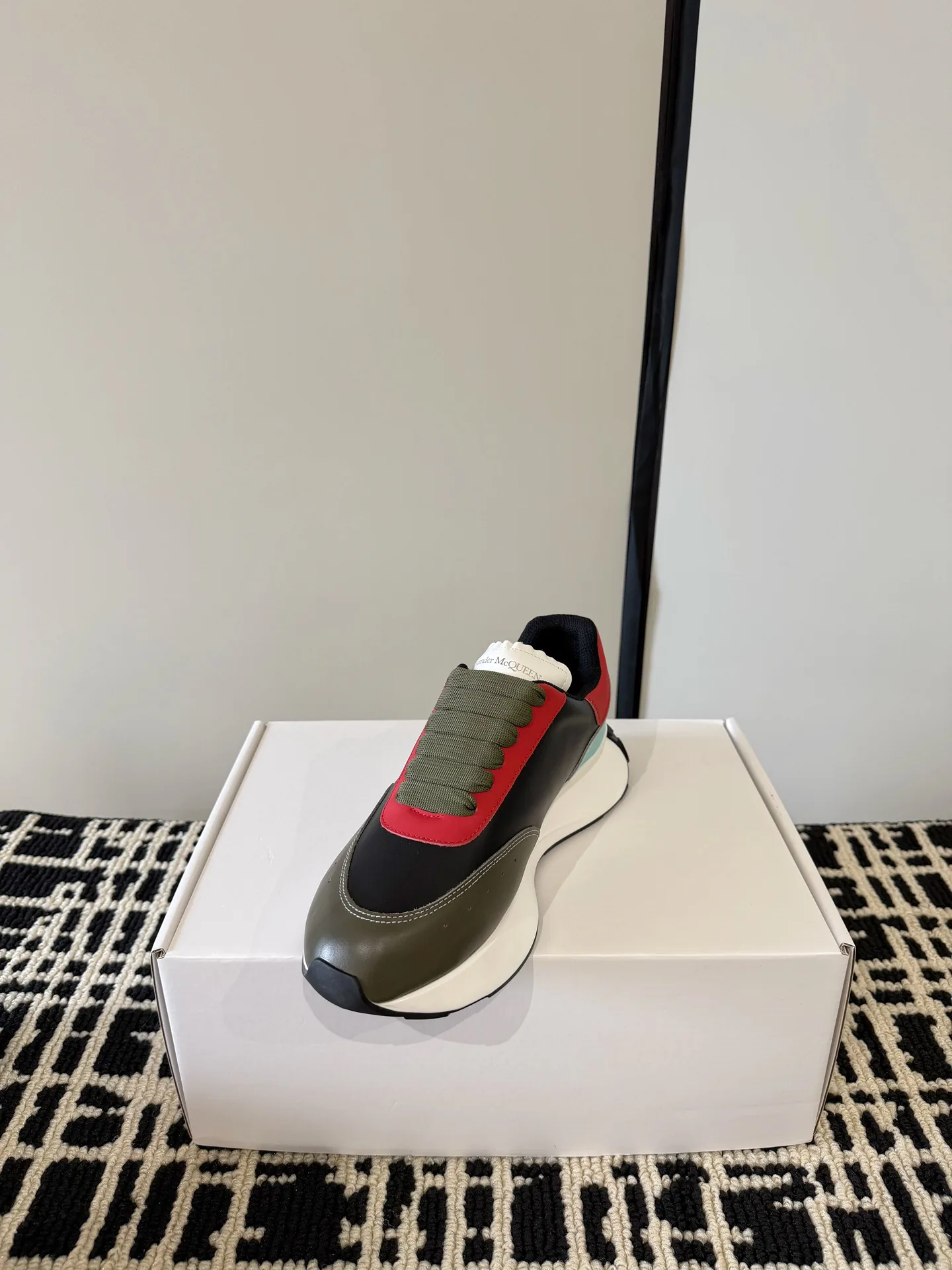 Кроссовки Женские Alexander Mcqueen 13343936