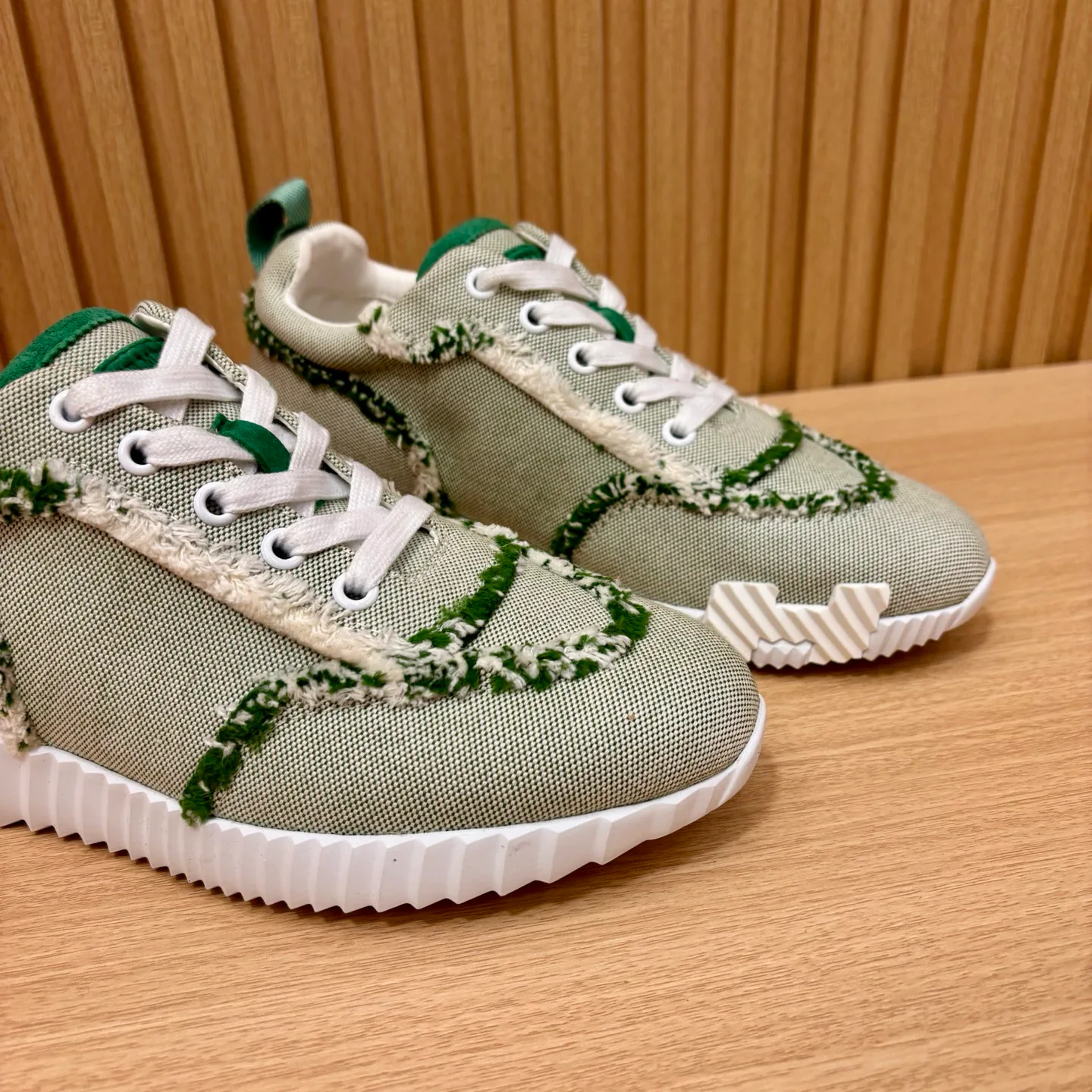 Кроссовки Женские Louis Vuitton 18387023